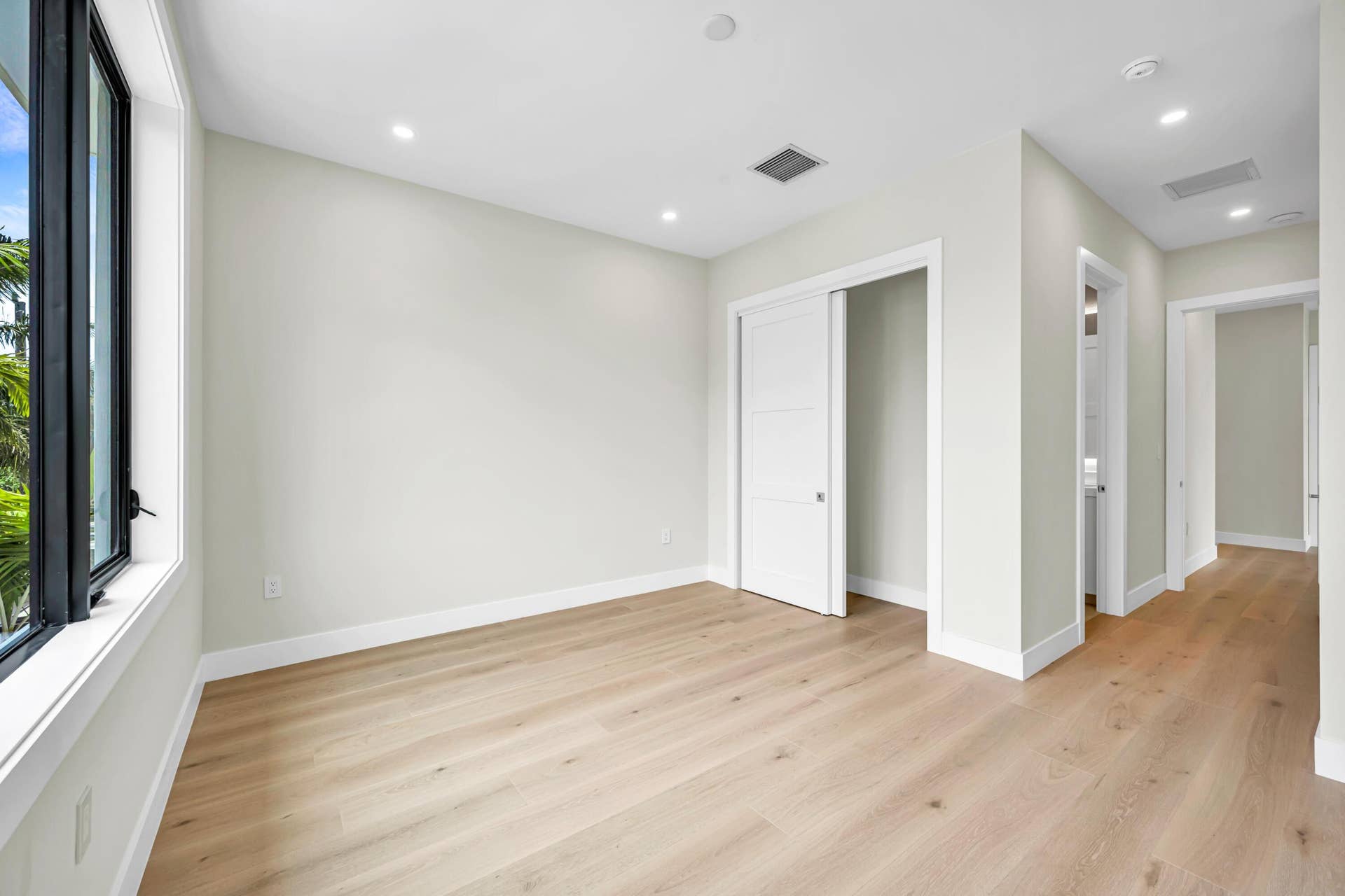445 NE 11TH AVE-55