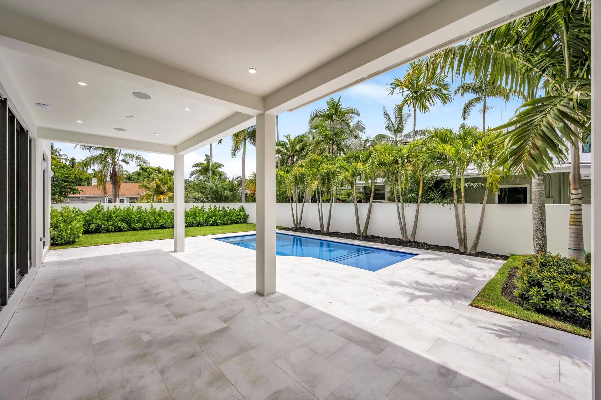 445 NE 11TH AVE-30