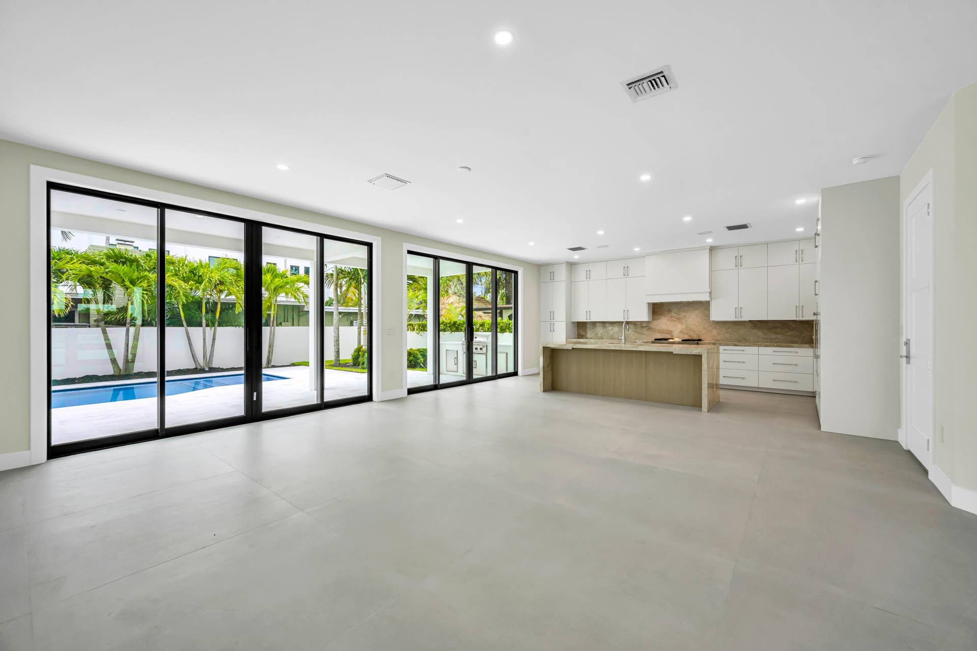 445 NE 11TH AVE-13