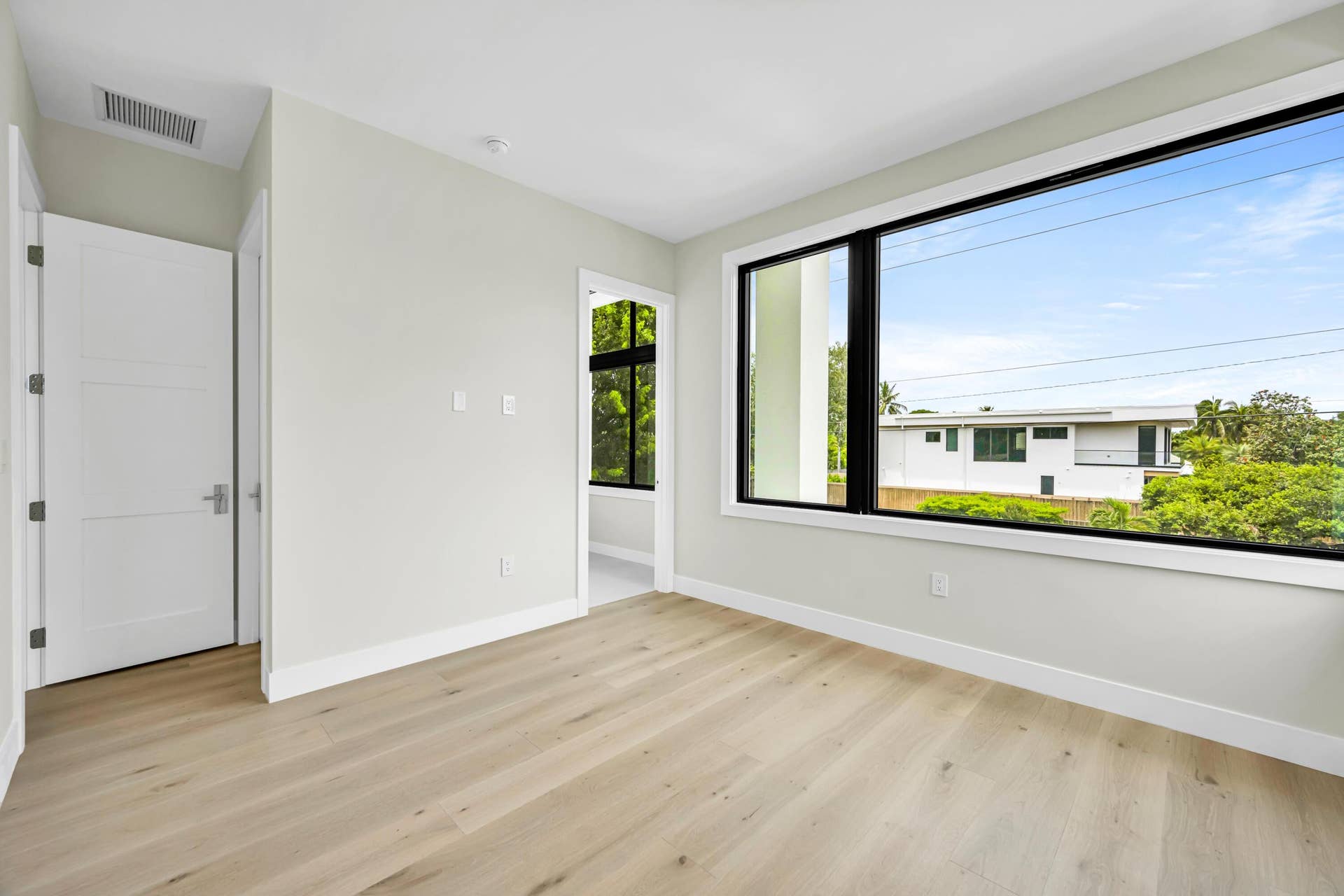 445 NE 11TH AVE-51