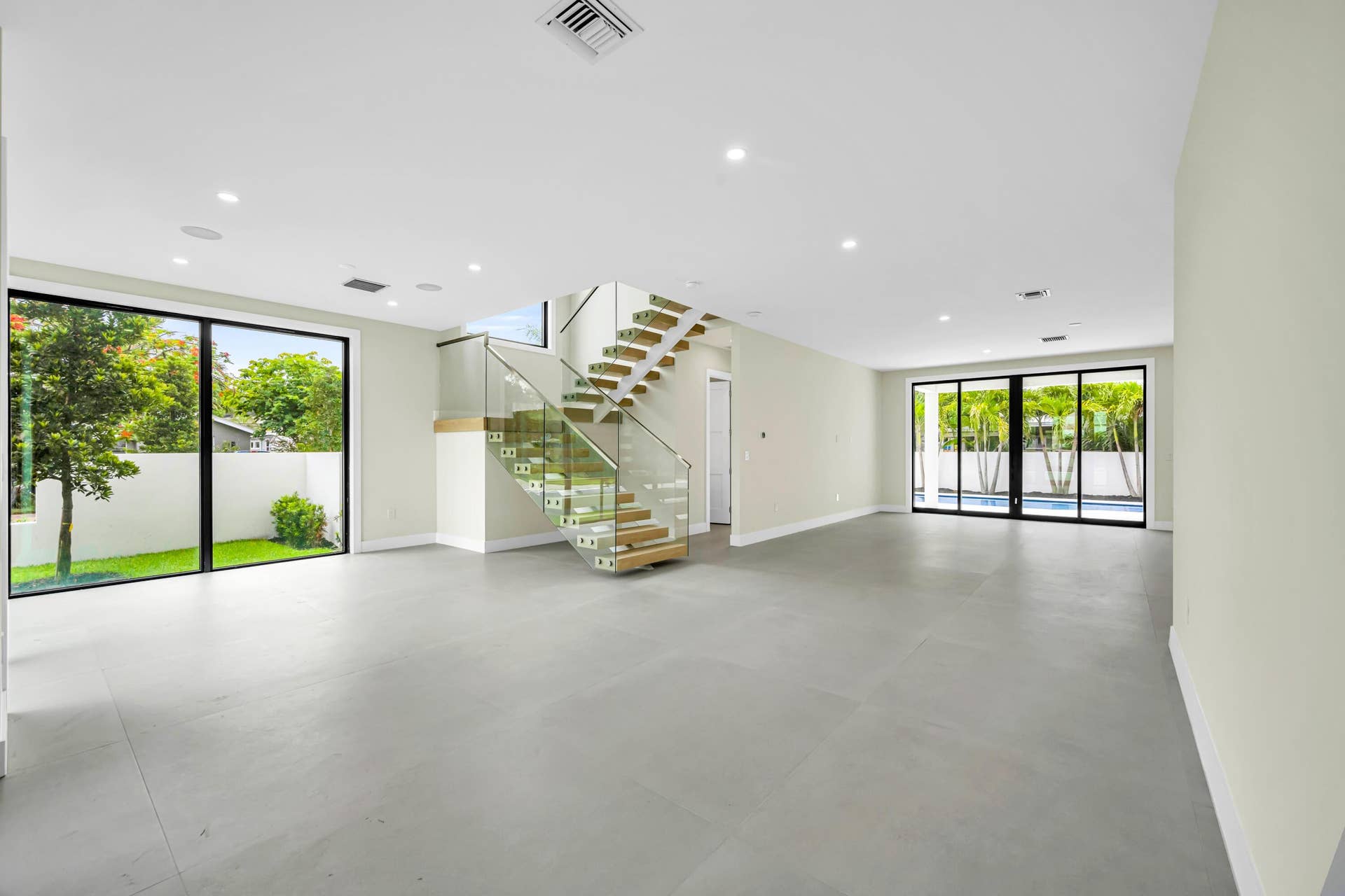 445 NE 11TH AVE-7