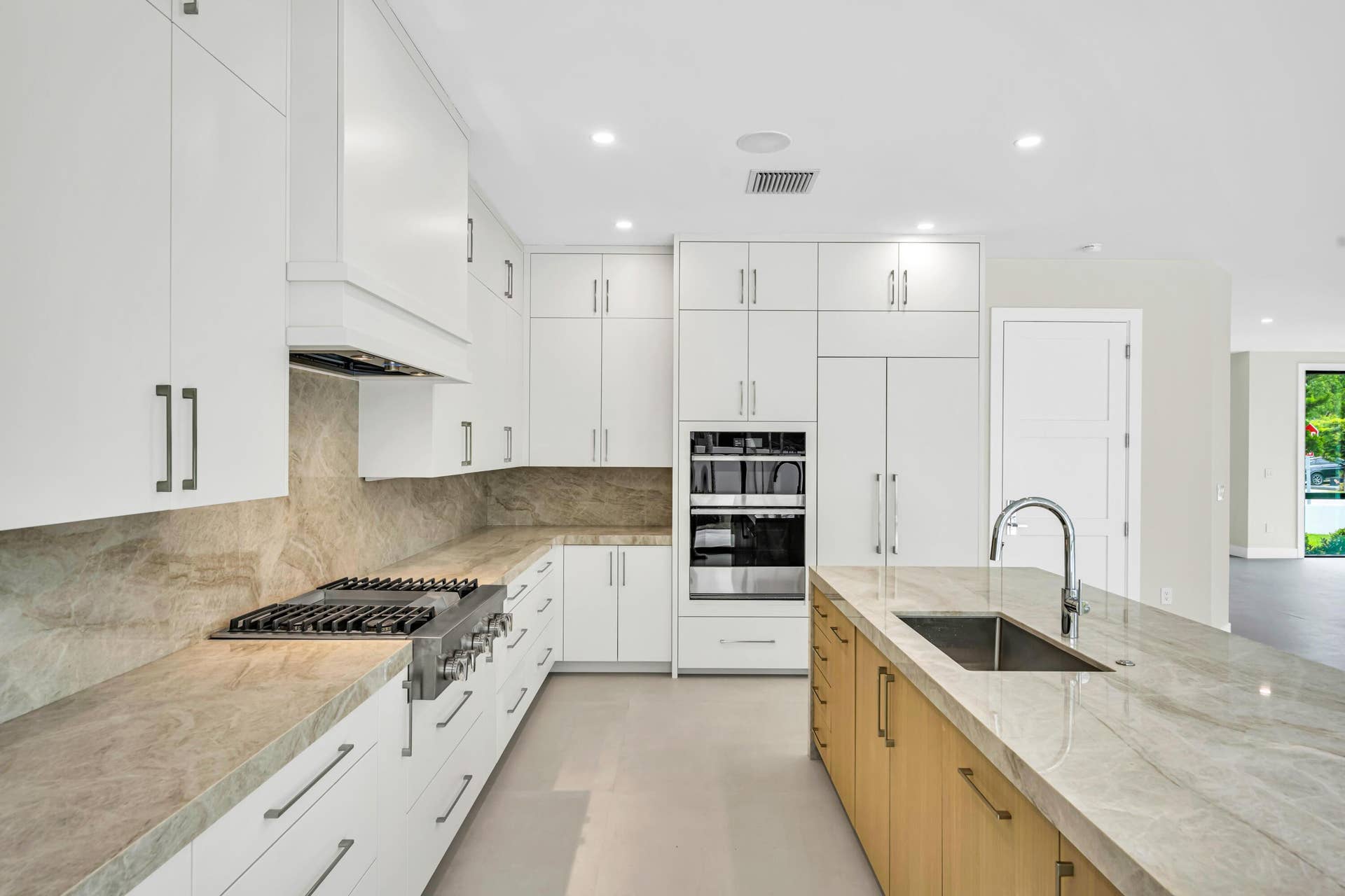 445 NE 11TH AVE-19