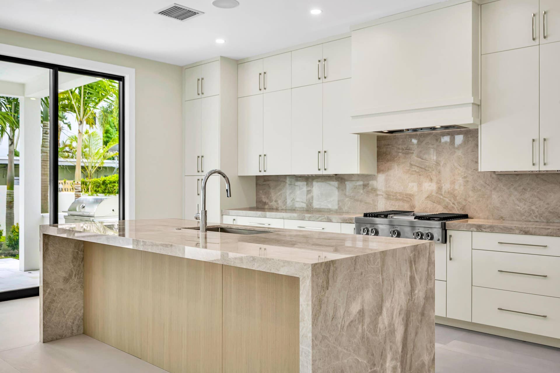 445 NE 11TH AVE-14