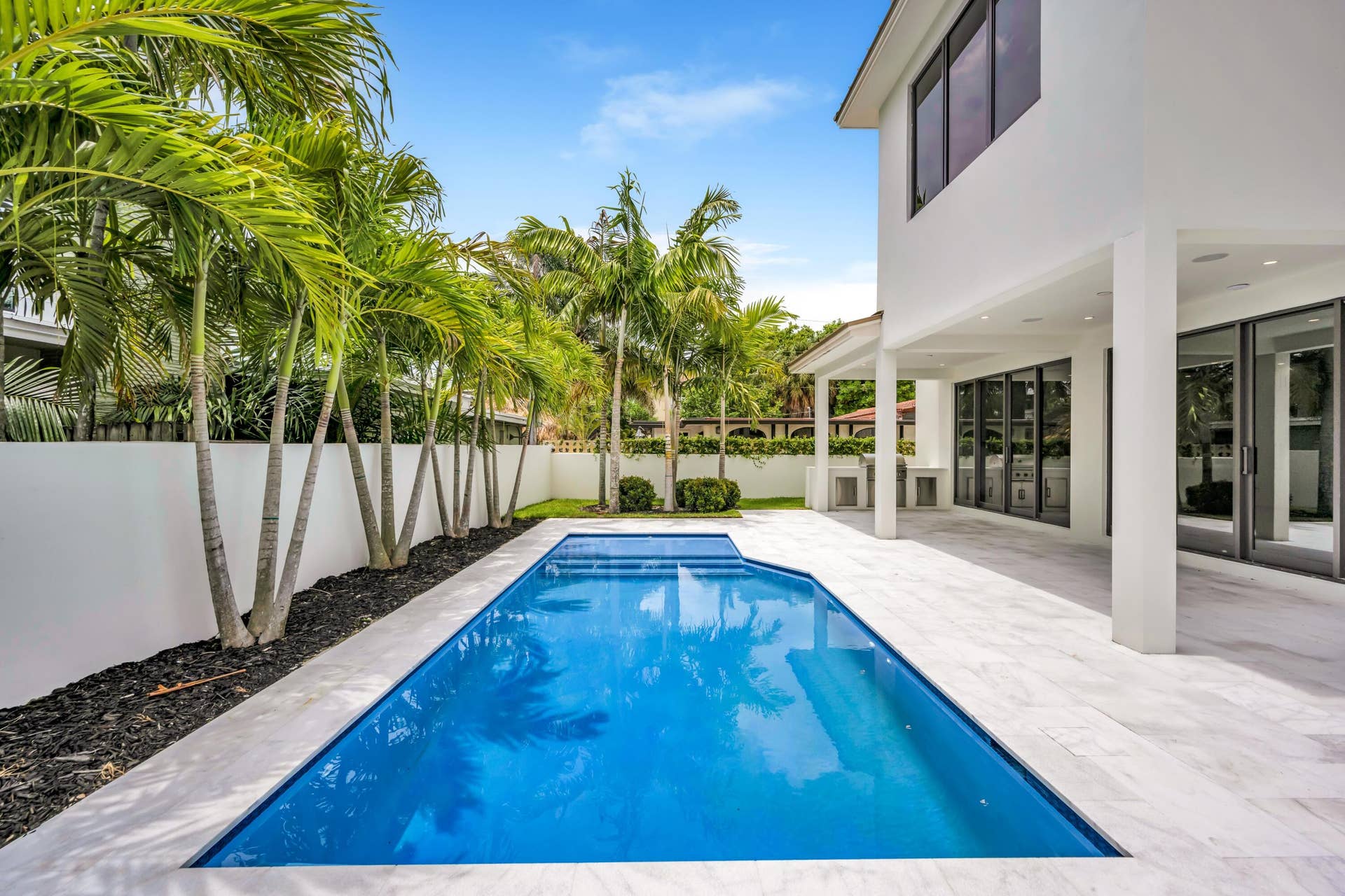445 NE 11TH AVE-24