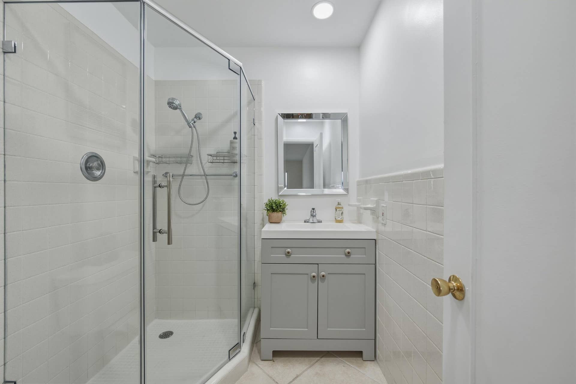 2330 NE 36th Street, #11, Lighthouse Point, FL 33064 Primary En Suite Bathroom