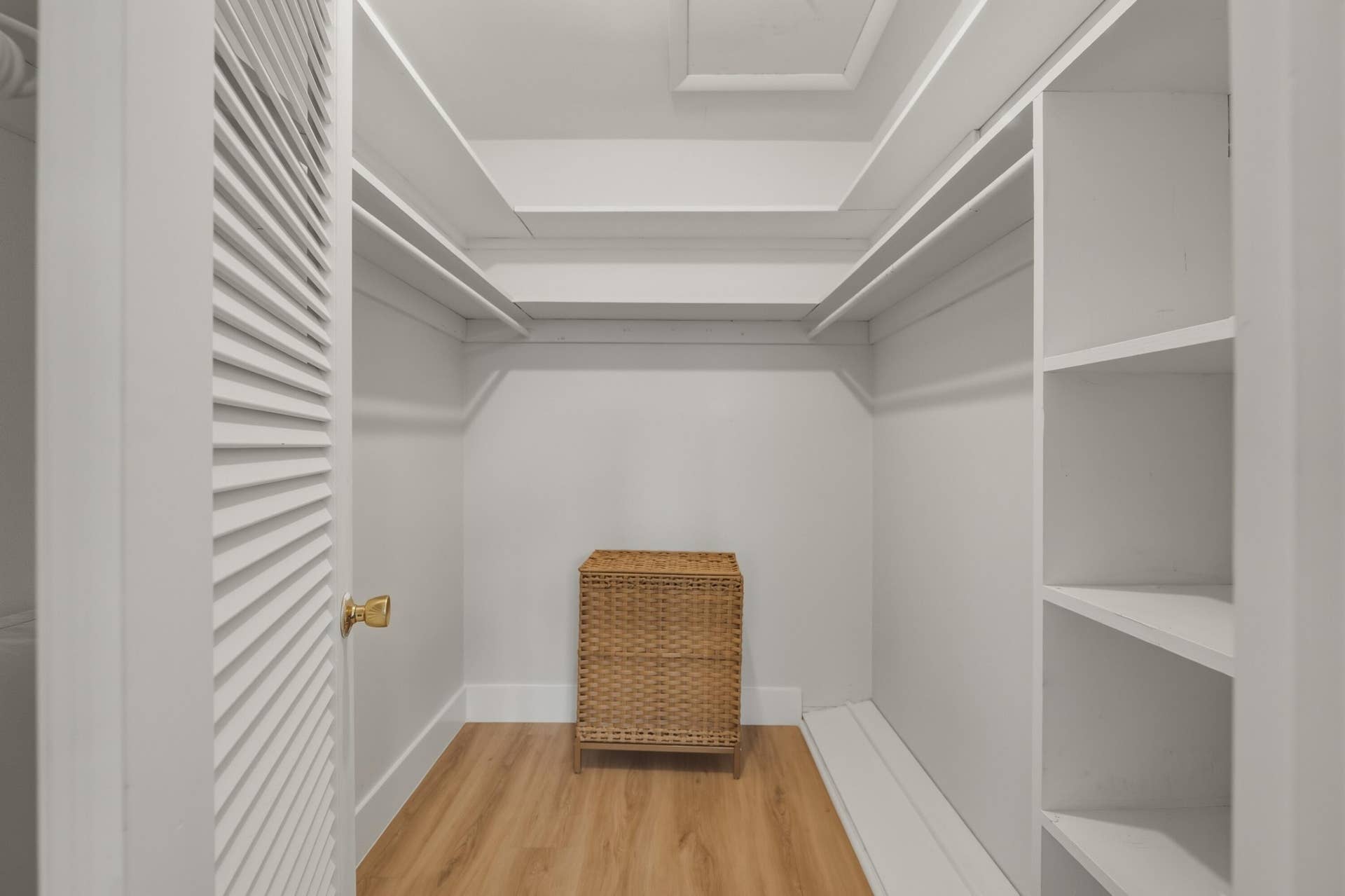 2330 NE 36th Street, #11, Lighthouse Point, FL 33064 Primary Walk-In Closet