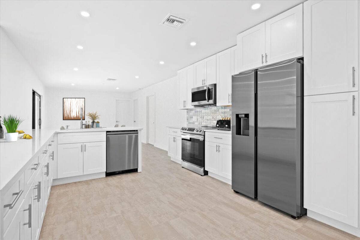 11569 Landing Place, North Palm Beach, FL 33408 15-LUX0731