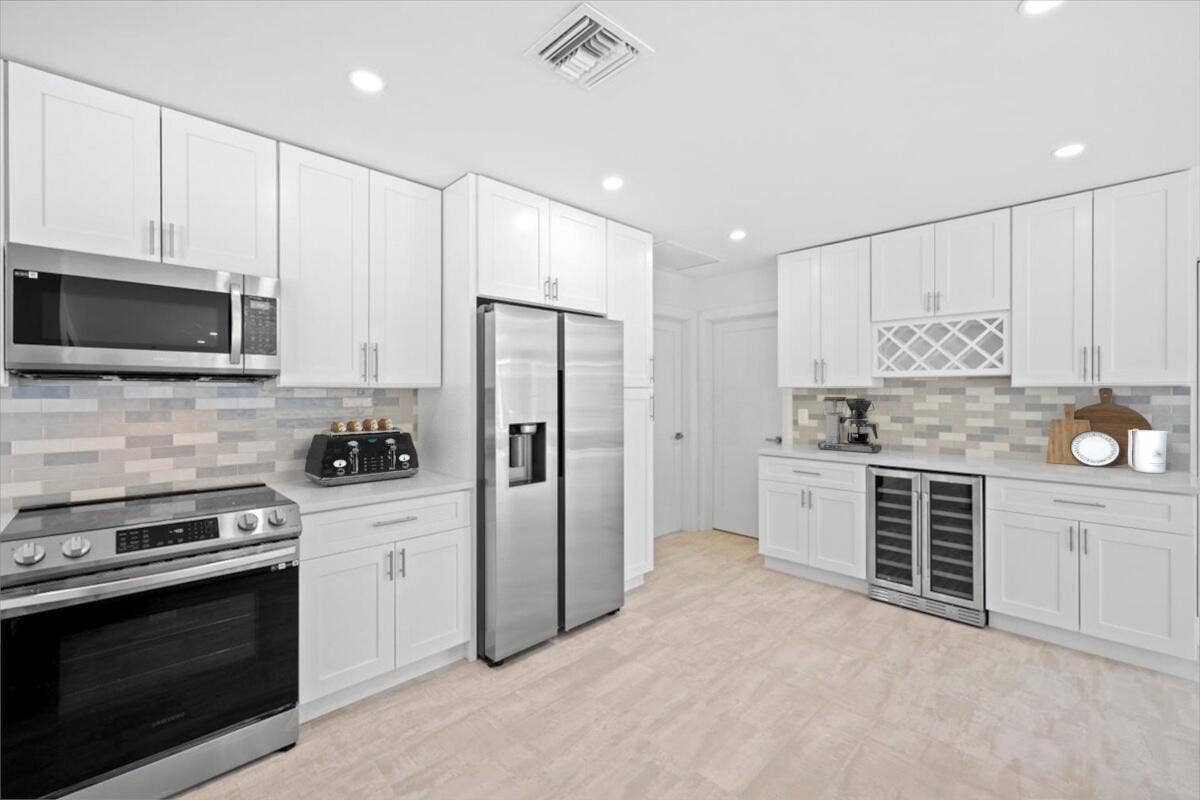 11569 Landing Place, North Palm Beach, FL 33408 14-LUX0721