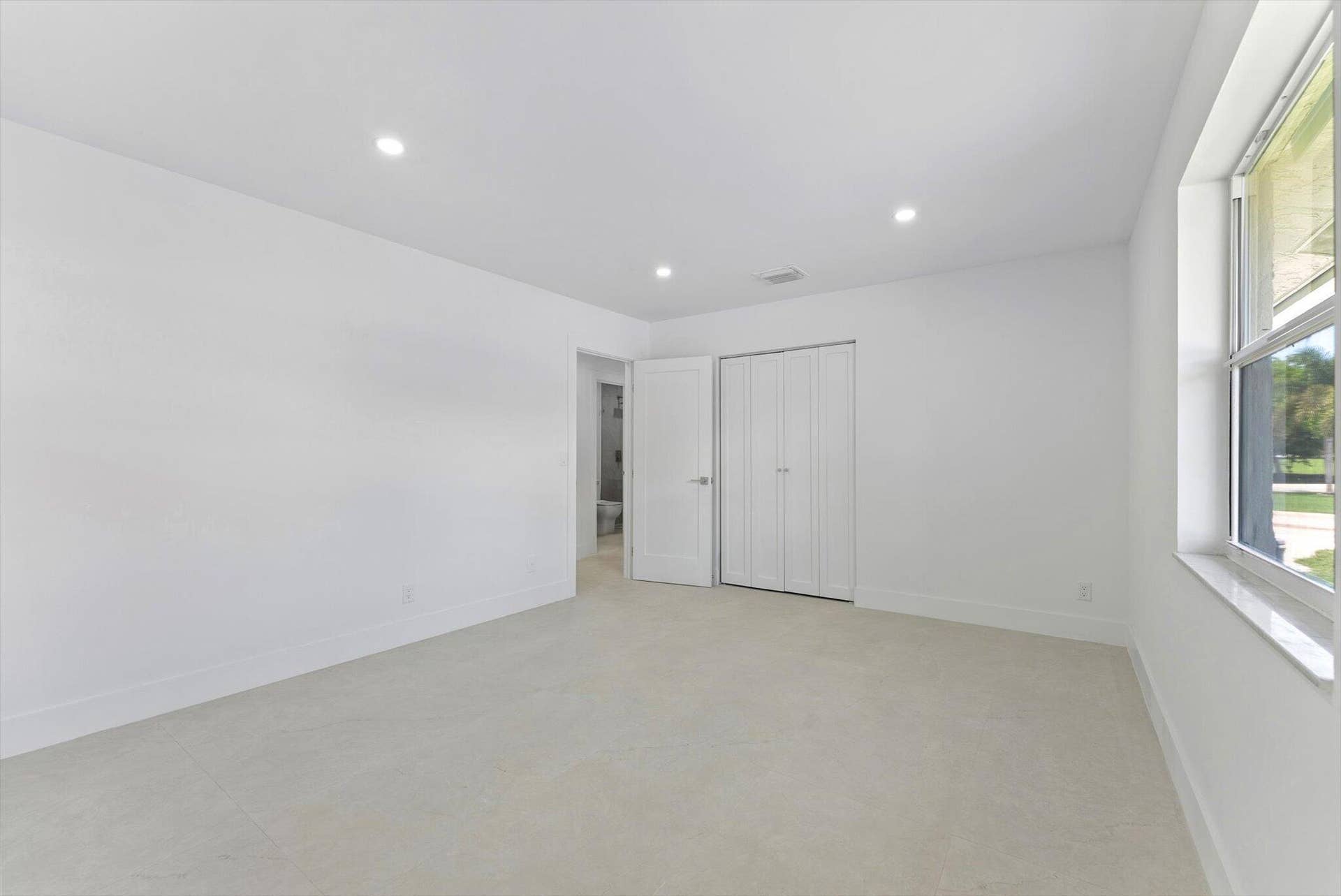 6873 S PLYMOUTH Drive S, Lake Worth, FL 33462 19-19