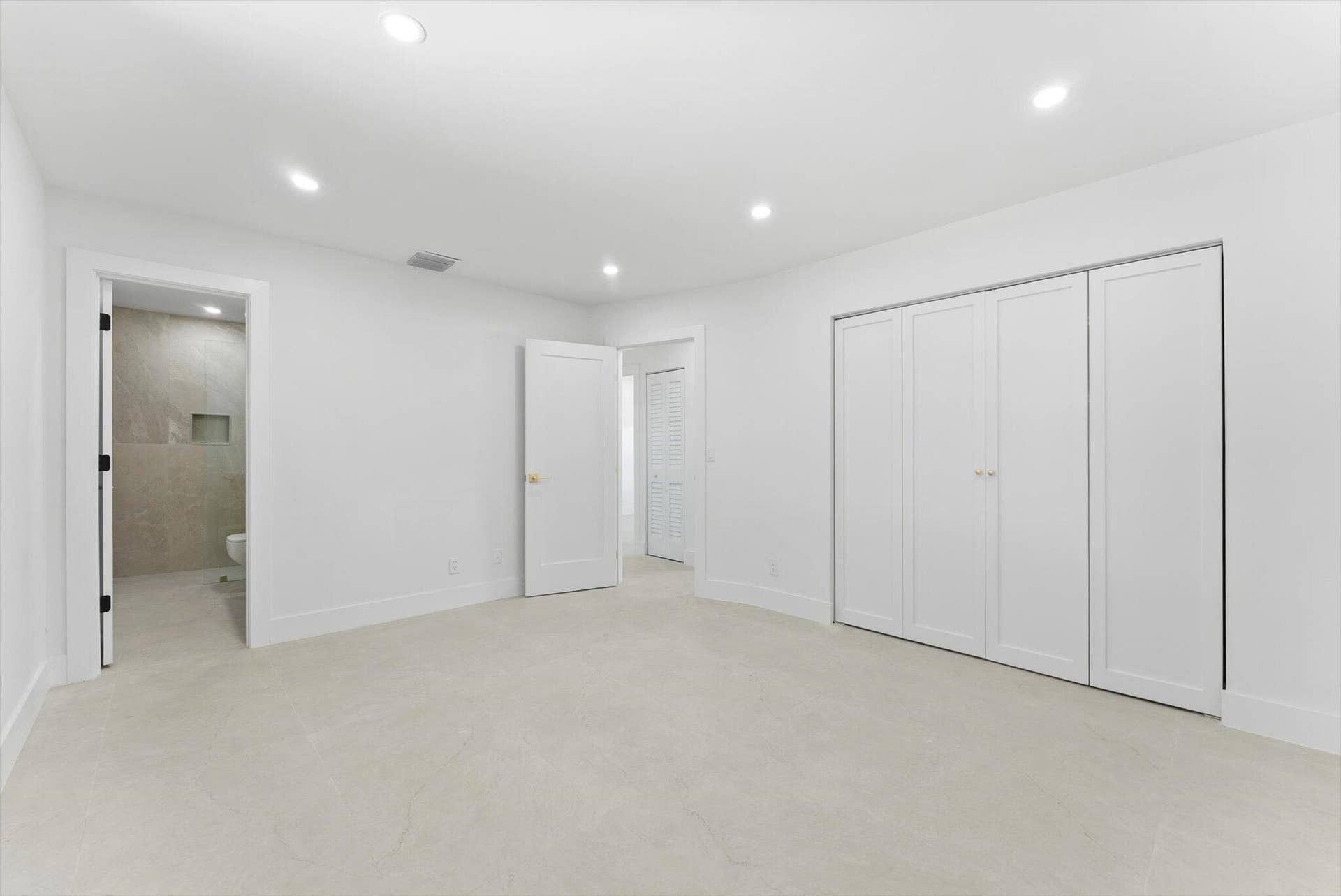 6873 S PLYMOUTH Drive S, Lake Worth, FL 33462 16-16
