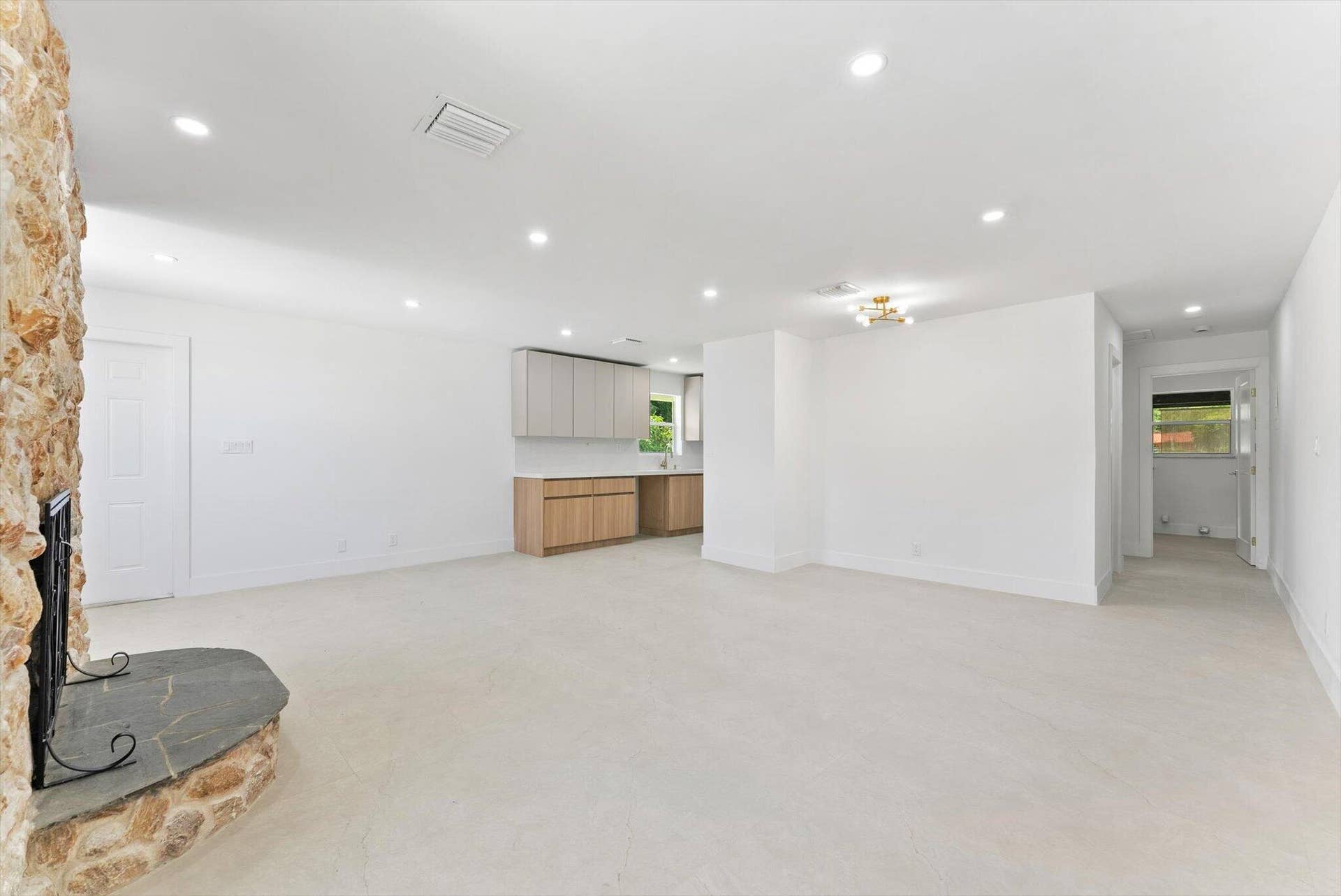 6873 S PLYMOUTH Drive S, Lake Worth, FL 33462 21-21