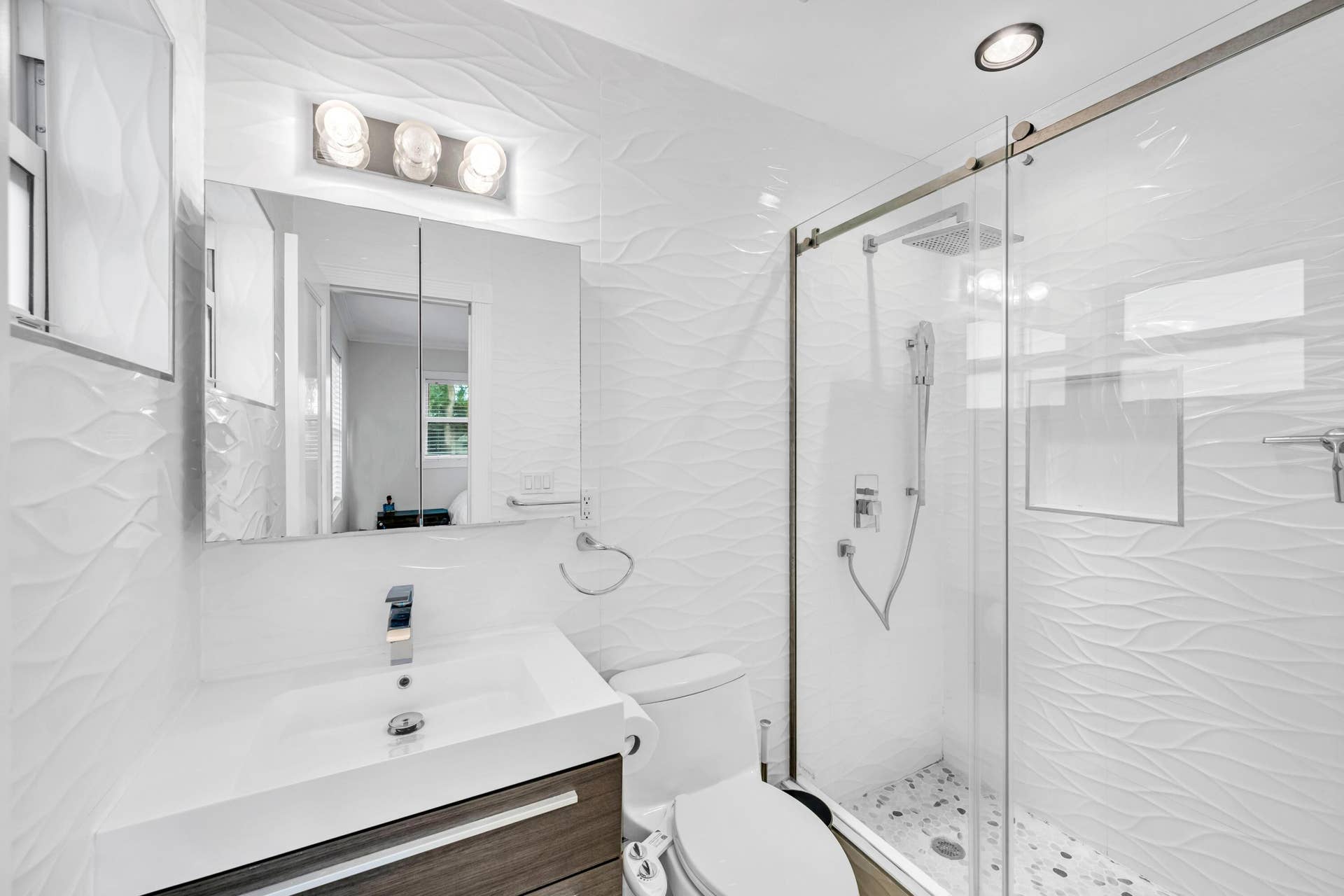 301 SE 3RD Terrace, Dania Beach, FL 33004 Primary En site bathroom with shower