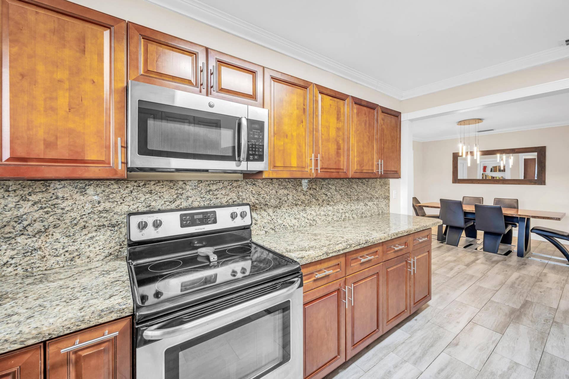 301 SE 3RD Terrace, Dania Beach, FL 33004 Range and exhaust microwave