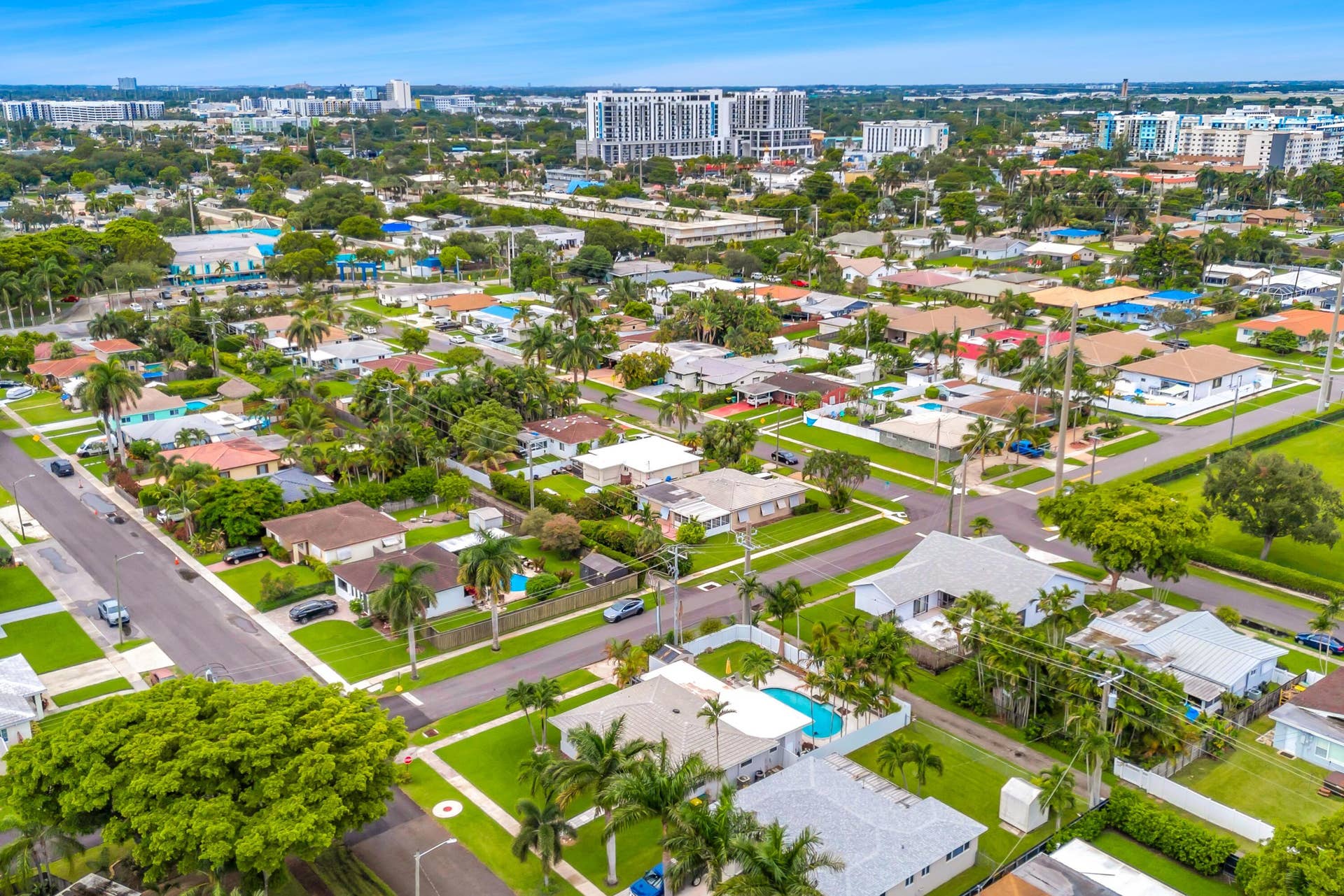 301 SE 3RD Terrace, Dania Beach, FL 33004 Close to parks, libraries and shopping