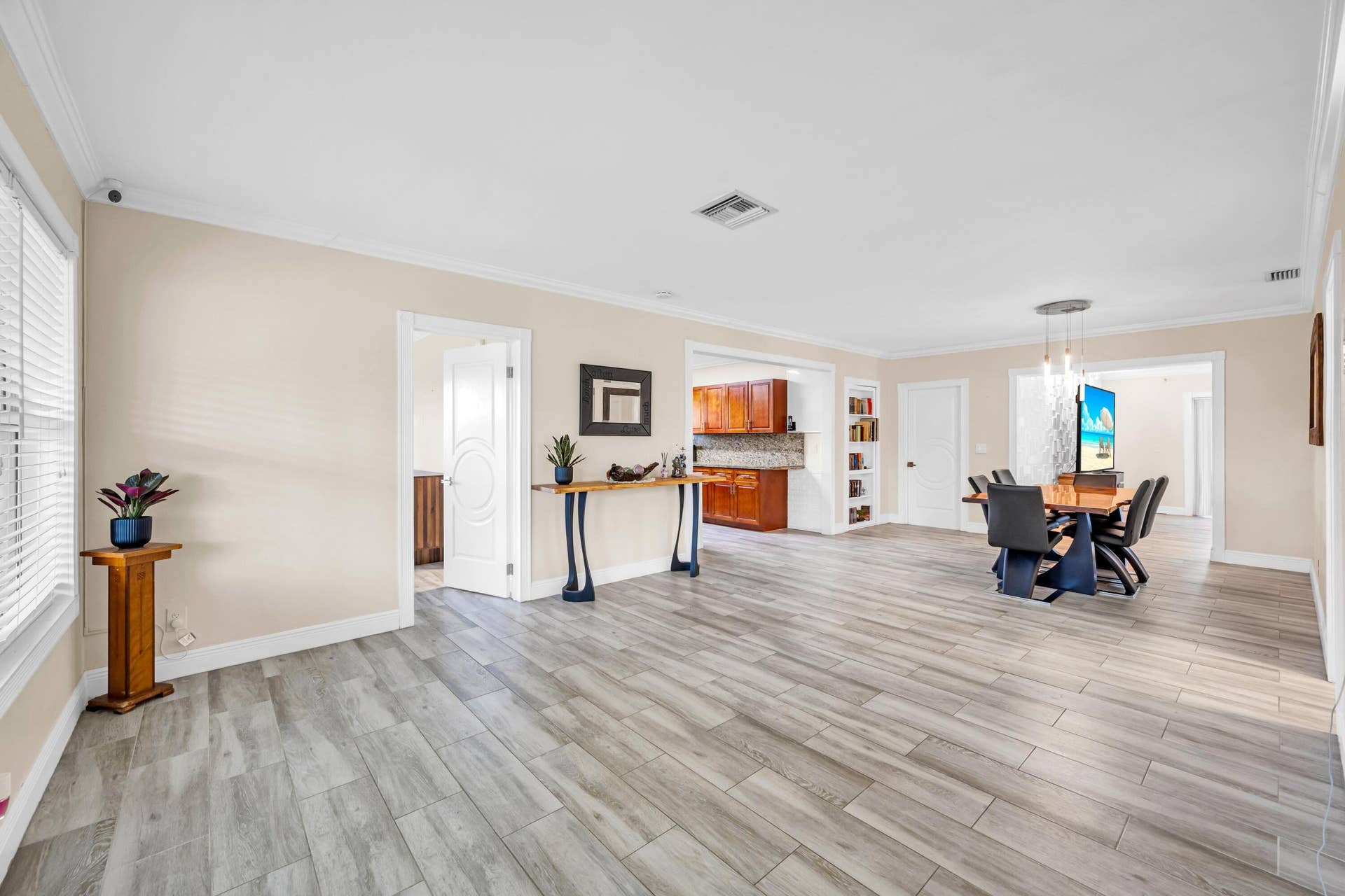 301 SE 3RD Terrace, Dania Beach, FL 33004 Entry way looking through to kitchen and dining room