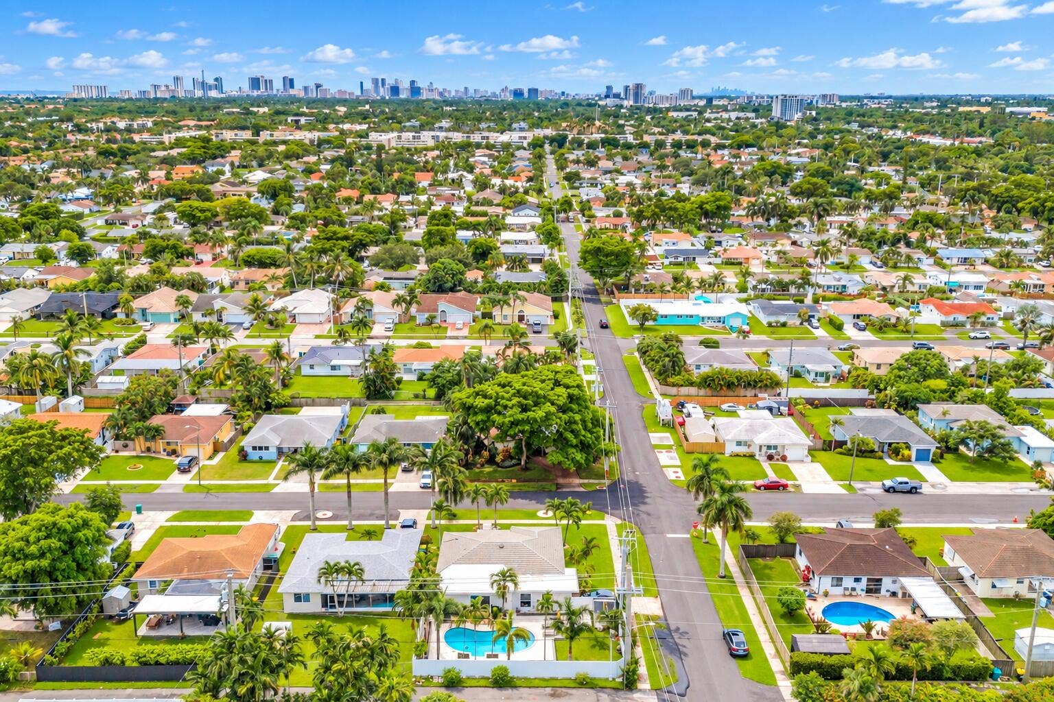 301 SE 3RD Terrace, Dania Beach, FL 33004 Close to FLL airport, Port Everglades cruise Port and Downtown Fort Lauderdale