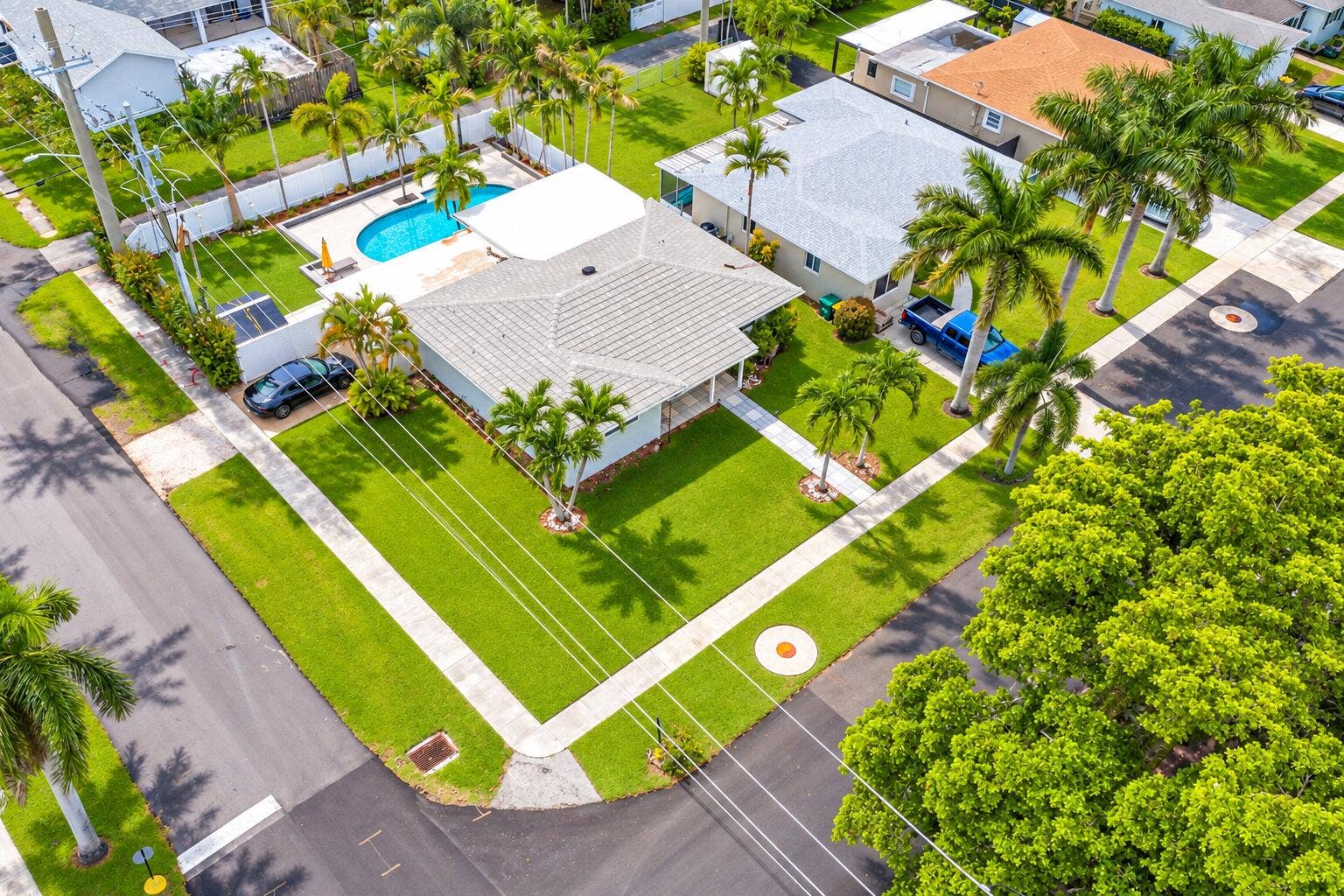 301 SE 3RD Terrace, Dania Beach, FL 33004 Generous front yard