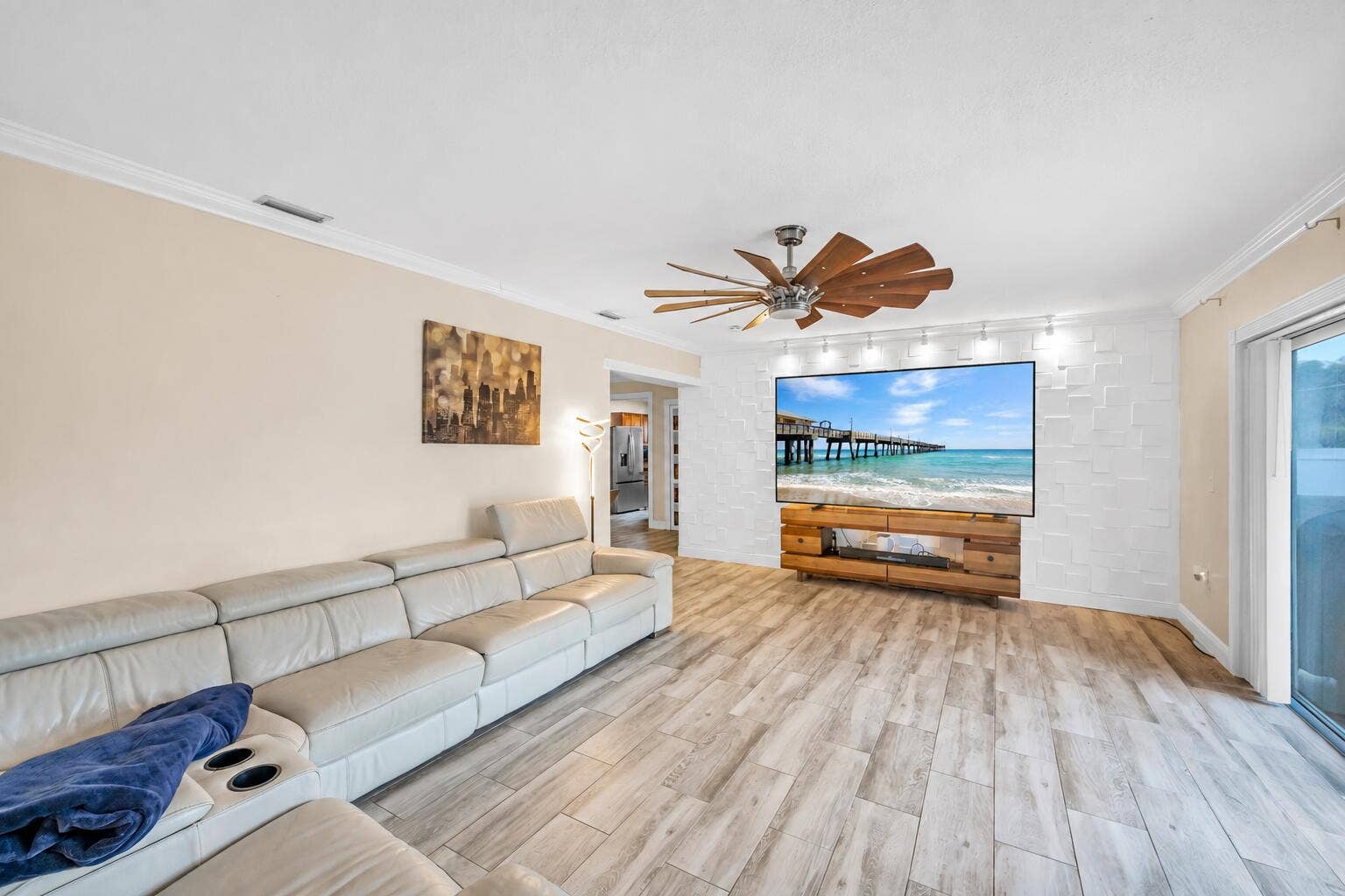 301 SE 3RD Terrace, Dania Beach, FL 33004 Big living room and ceiling fan