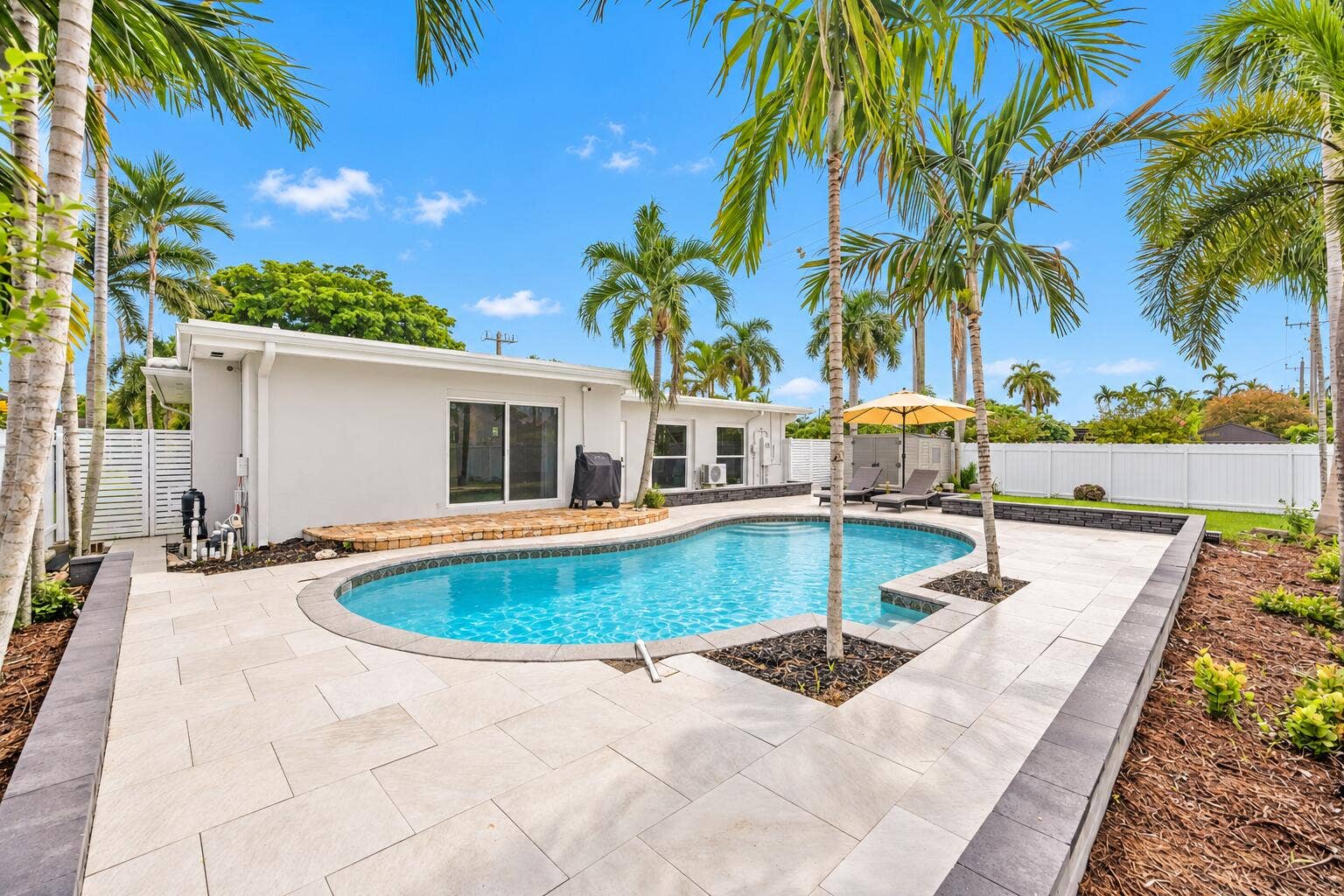 301 SE 3RD Terrace, Dania, Dania Beach, FL 33004 92 (2)