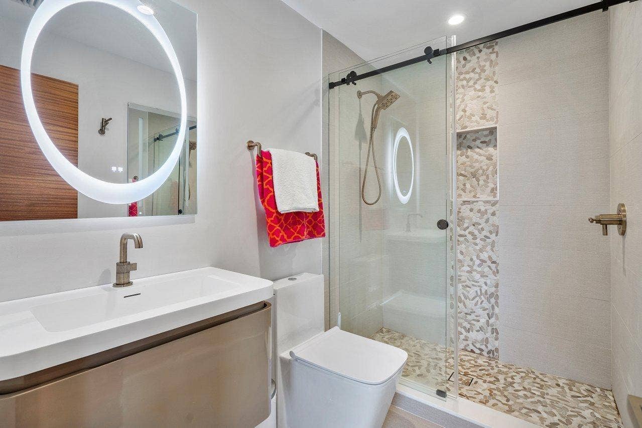 4582 Sanderling Circle W, Boynton Beach, FL 33436 Guest bath
