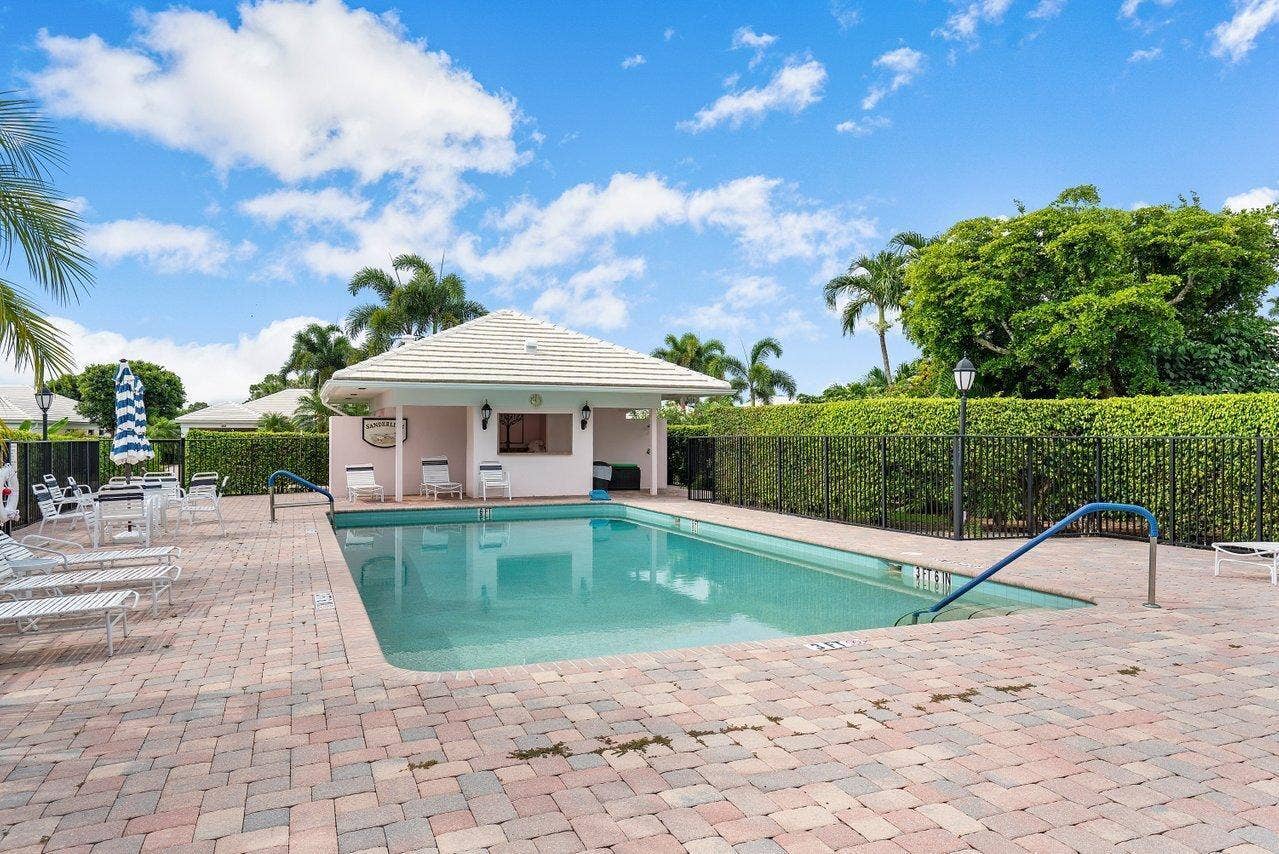 4582 Sanderling Circle W, Boynton Beach, FL 33436 Area Pool