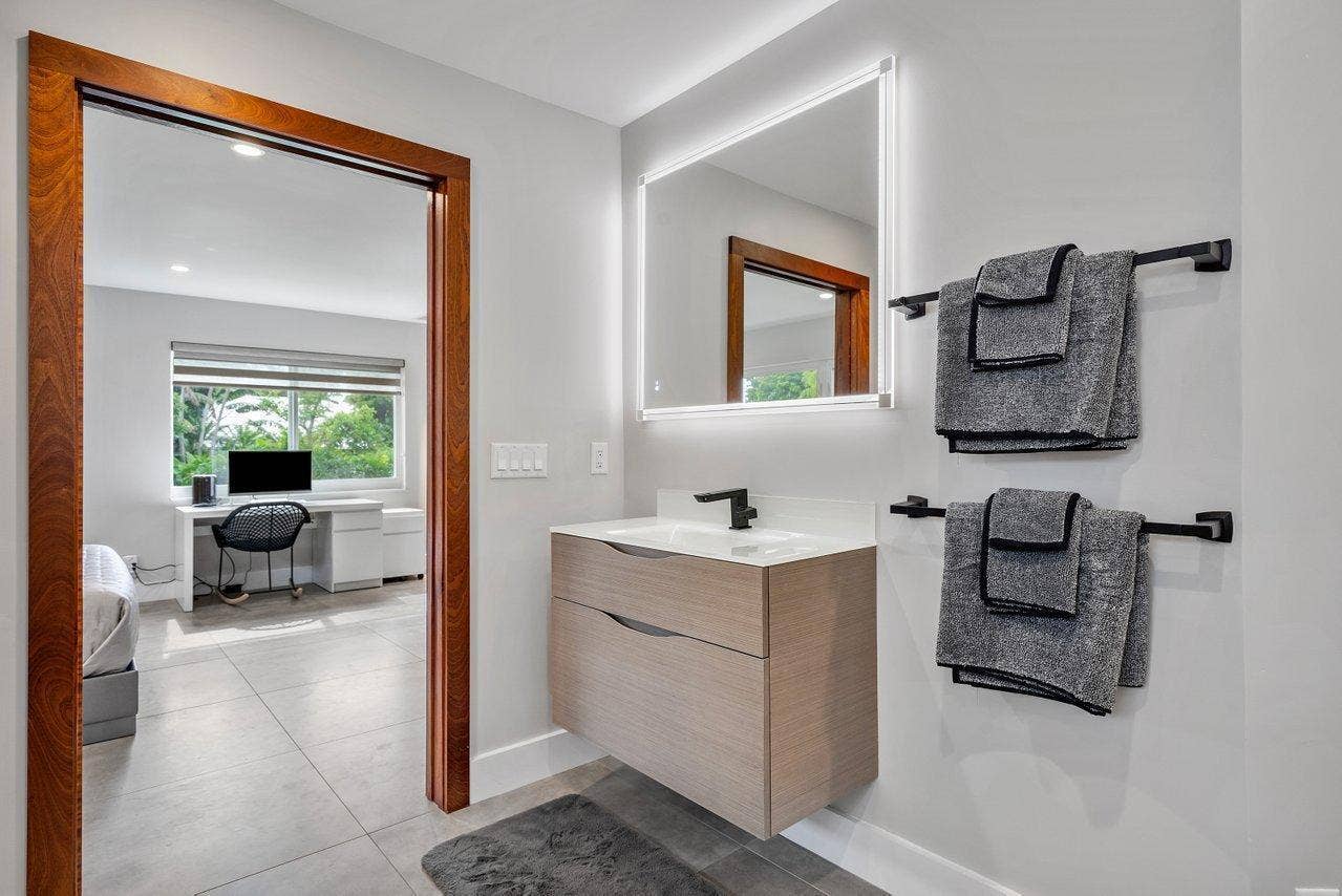 4582 Sanderling Circle W, Boynton Beach, FL 33436 Master bath