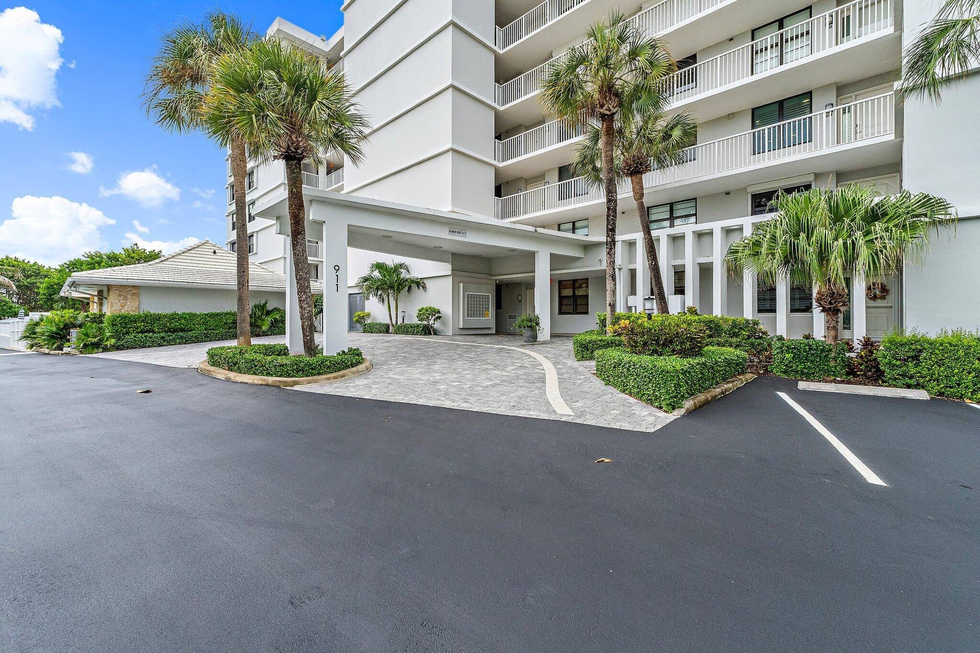 911 Ocean Drive, #506, Juno Beach, FL 33408 025-911OceanDr-506-JunoBeach-SMALL