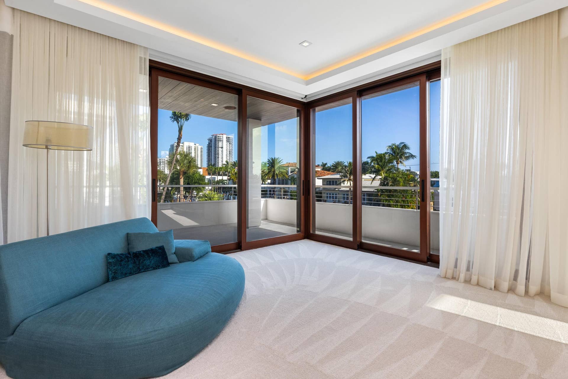 10 Pelican Drive, Fort Lauderdale, FL 33301 Master Bed