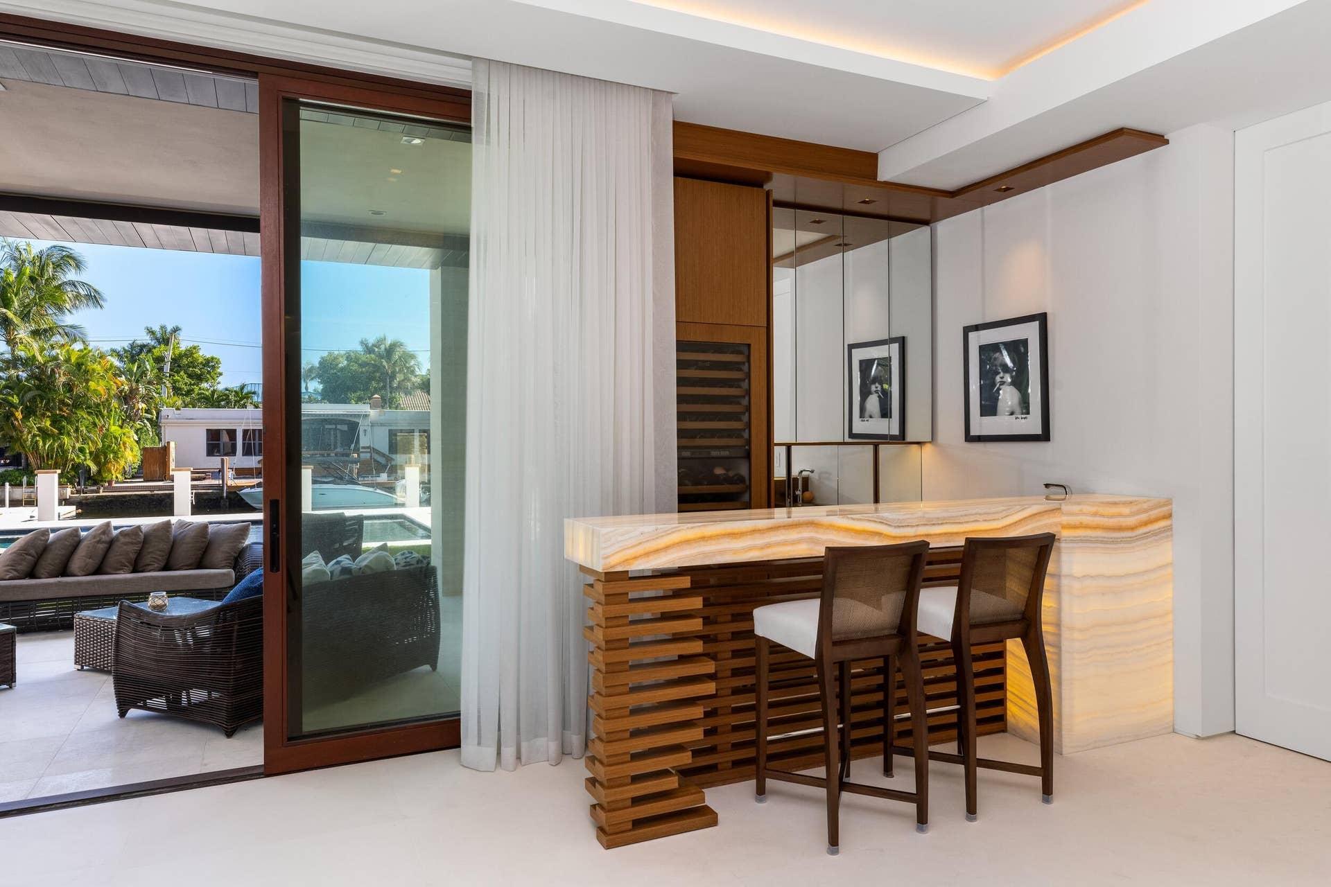 10 Pelican Drive, Fort Lauderdale, FL 33301 Bar Area 2