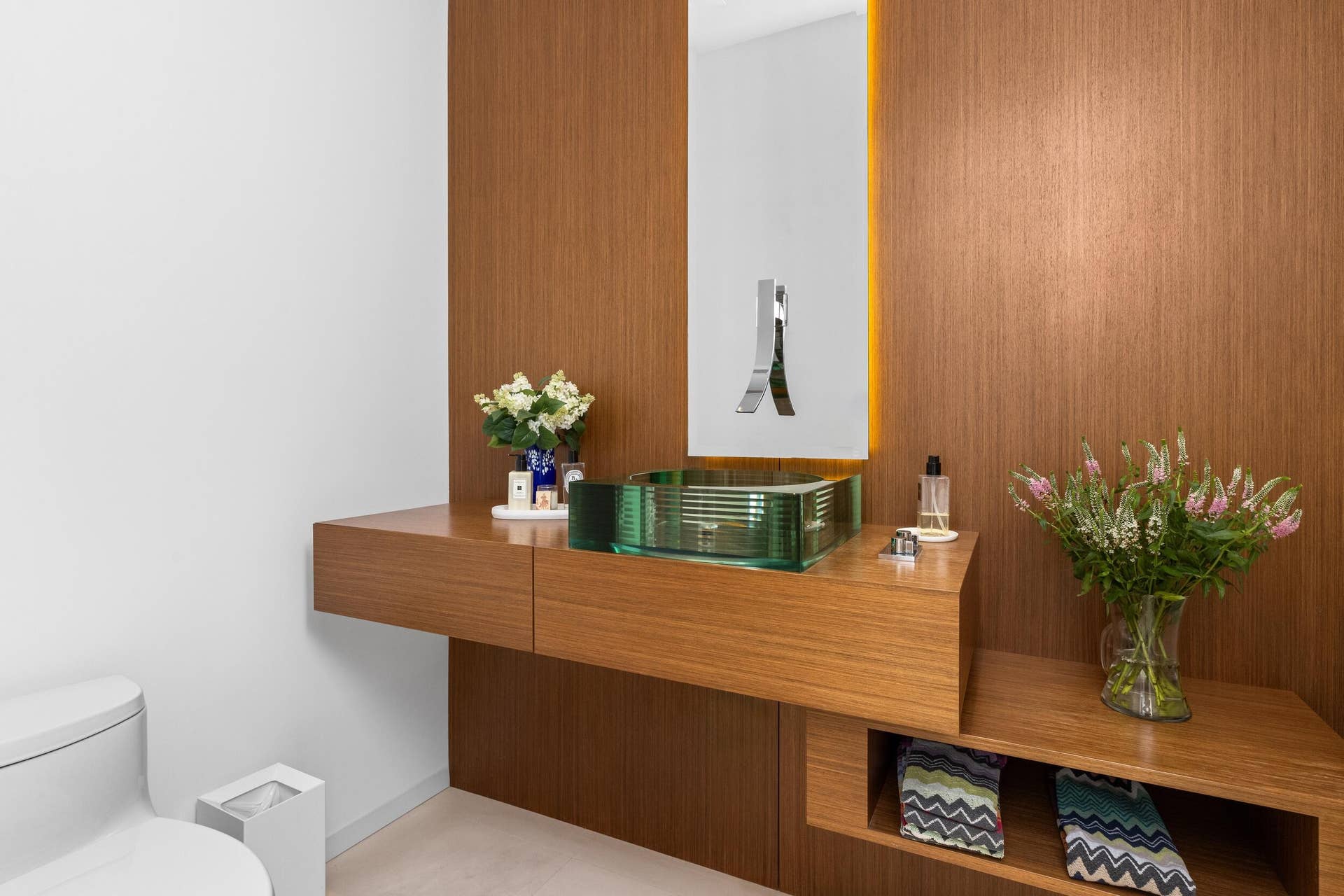 10 Pelican Drive, Fort Lauderdale, FL 33301 Powder Room