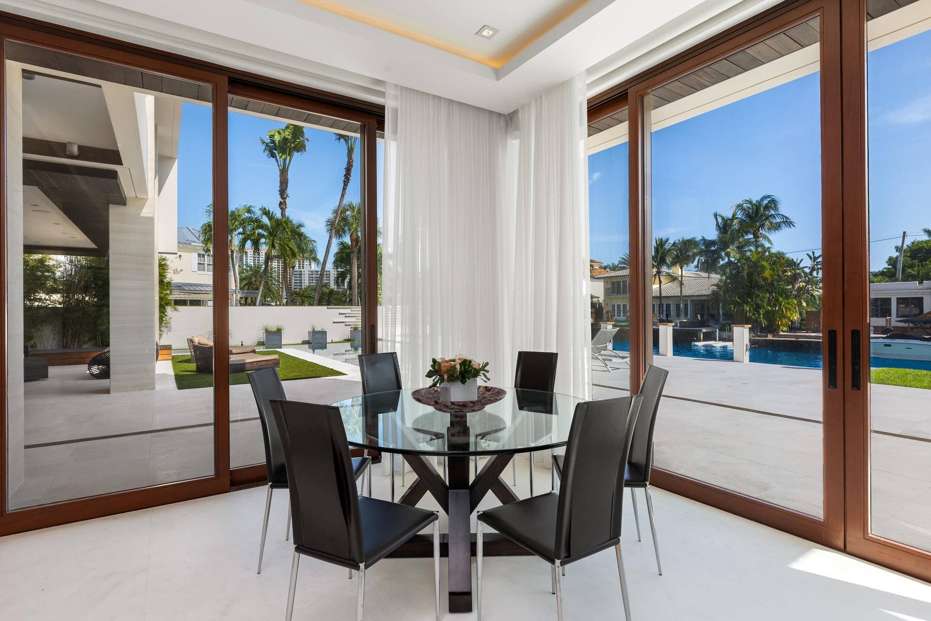 10 Pelican Drive, Fort Lauderdale, FL 33301 Breakfast Area