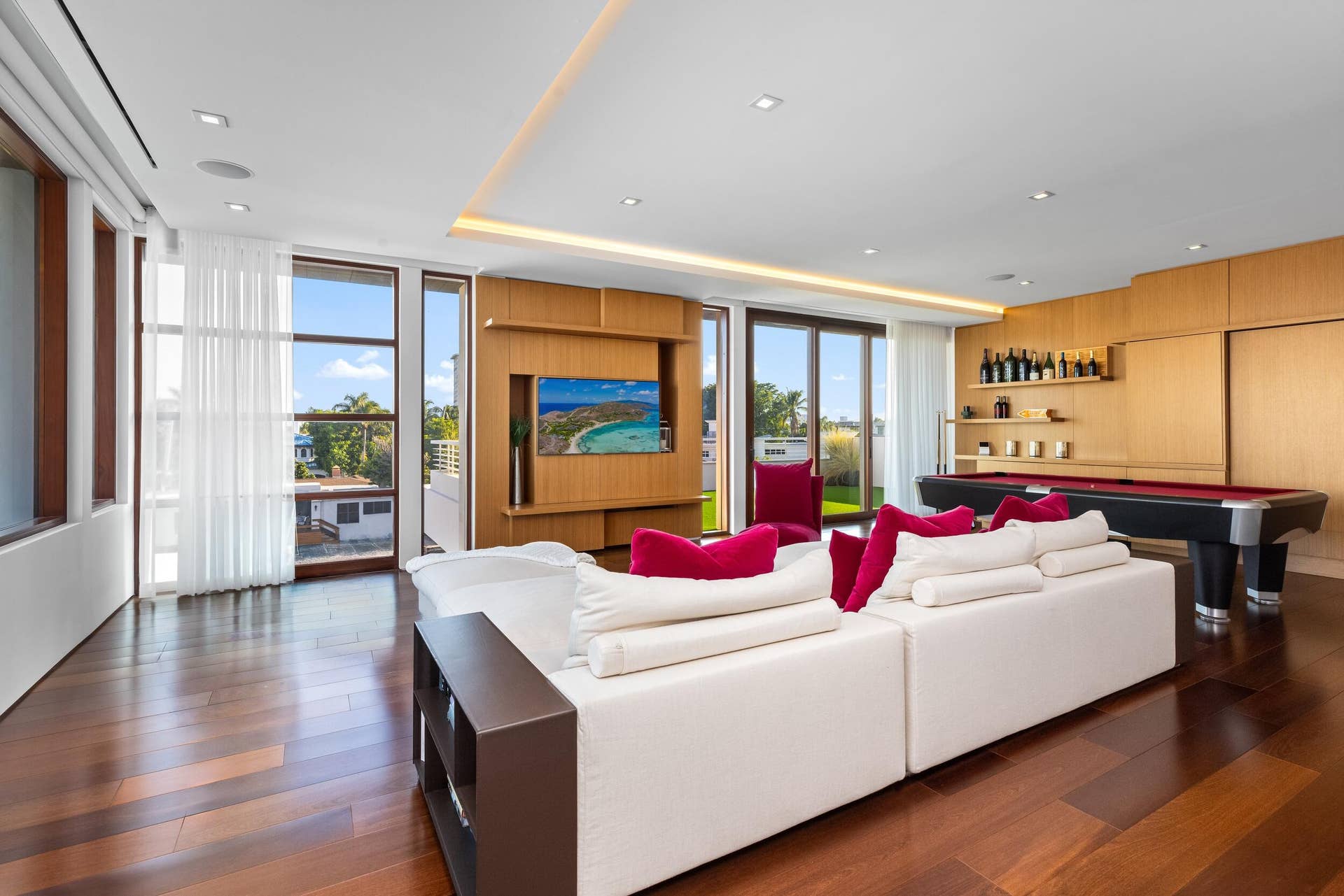 10 Pelican Drive, Fort Lauderdale, FL 33301 Lounge