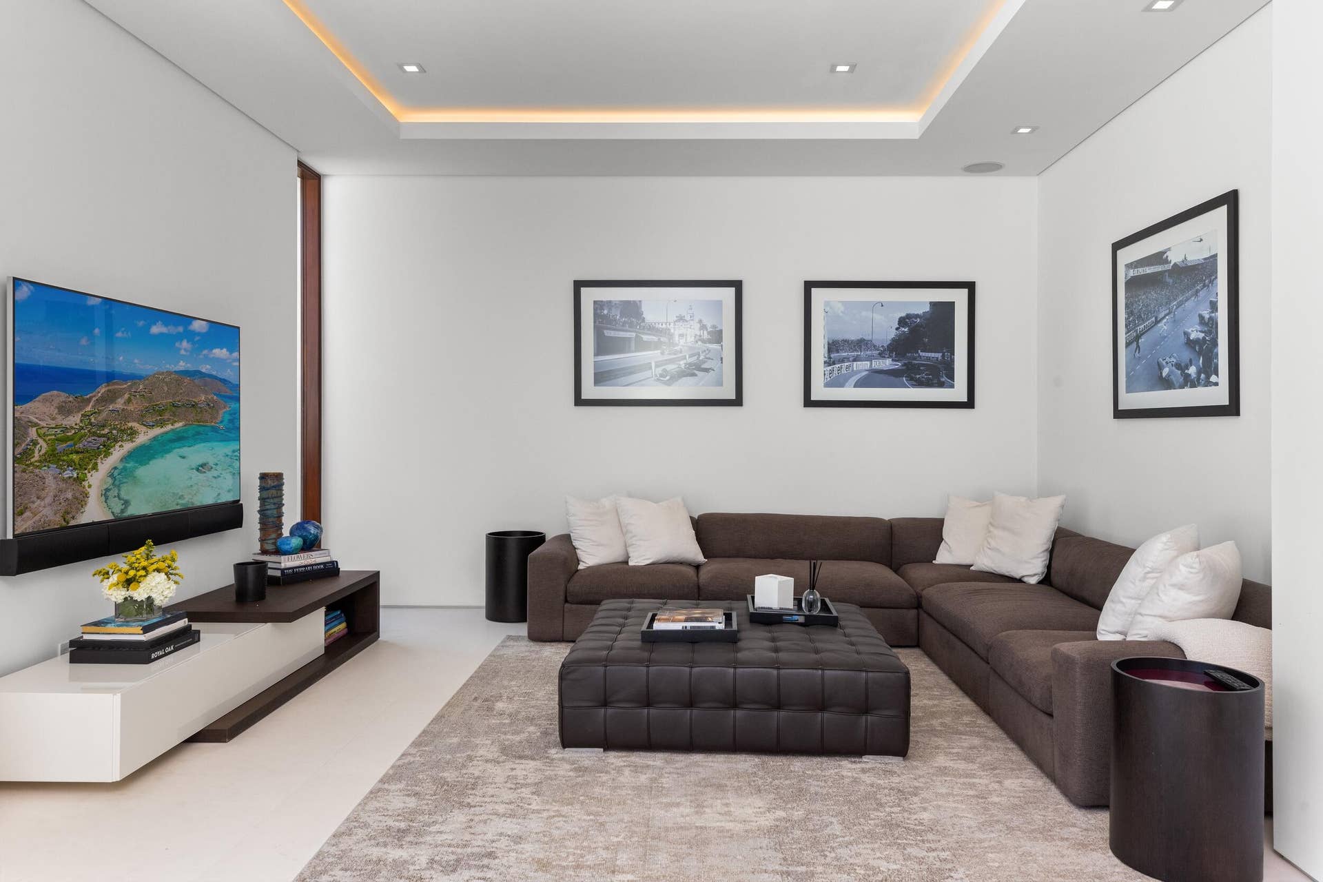 10 Pelican Drive, Fort Lauderdale, FL 33301 Family Room