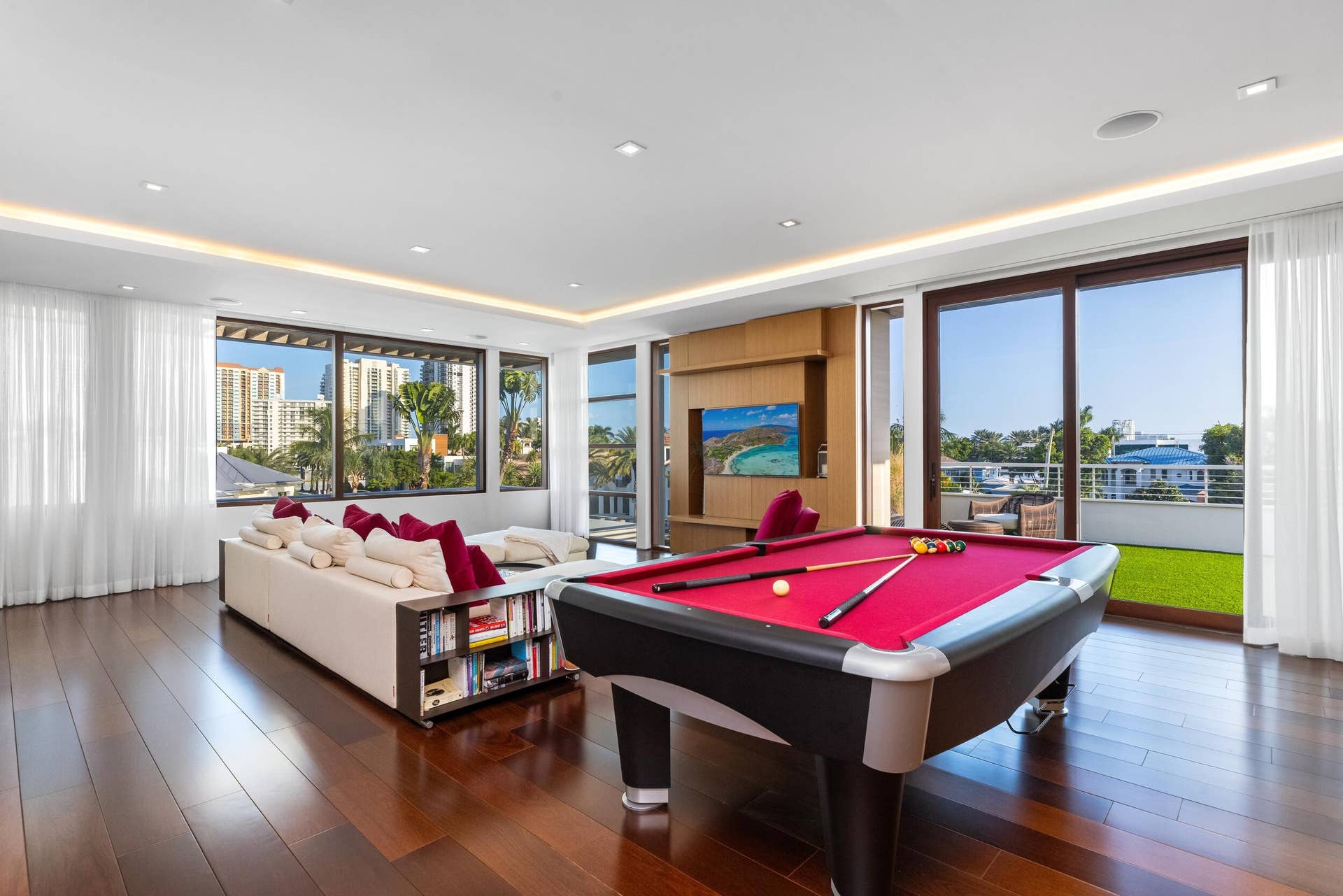 10 Pelican Drive, Fort Lauderdale, FL 33301 Lounge
