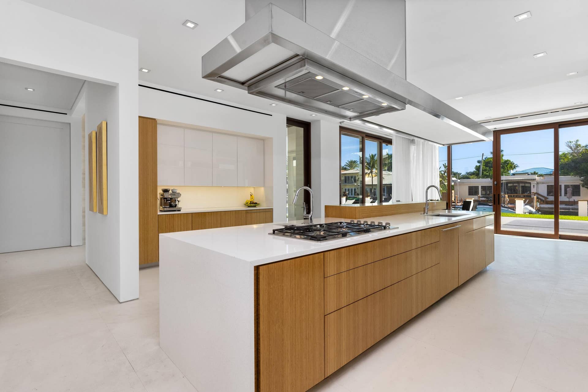 10 Pelican Drive, Fort Lauderdale, FL 33301 Kitchen