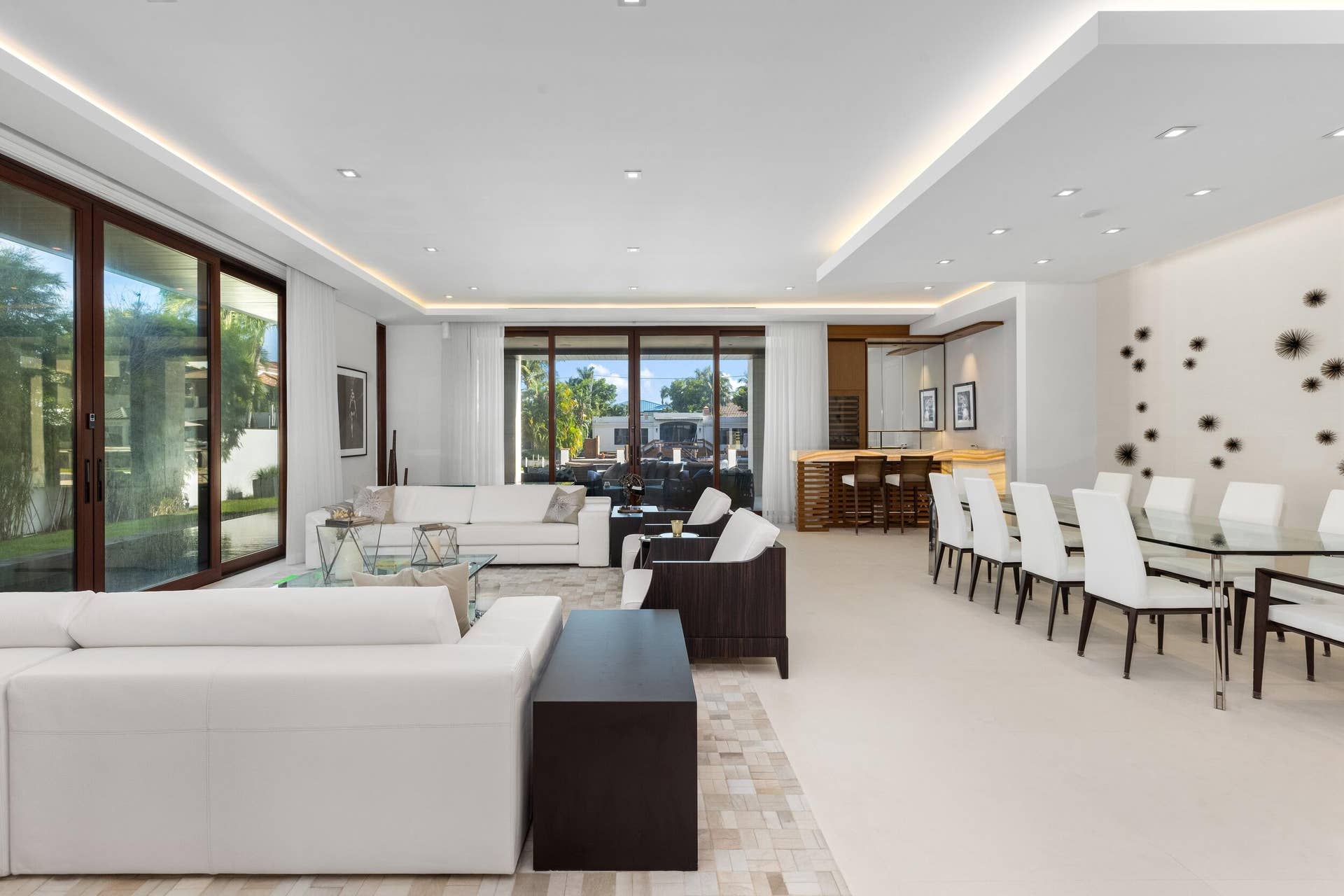 10 Pelican Drive, Fort Lauderdale, FL 33301 Living Area