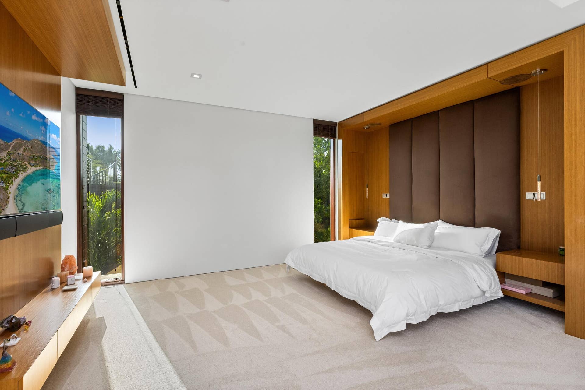 10 Pelican Drive, Fort Lauderdale, FL 33301 Master Bed