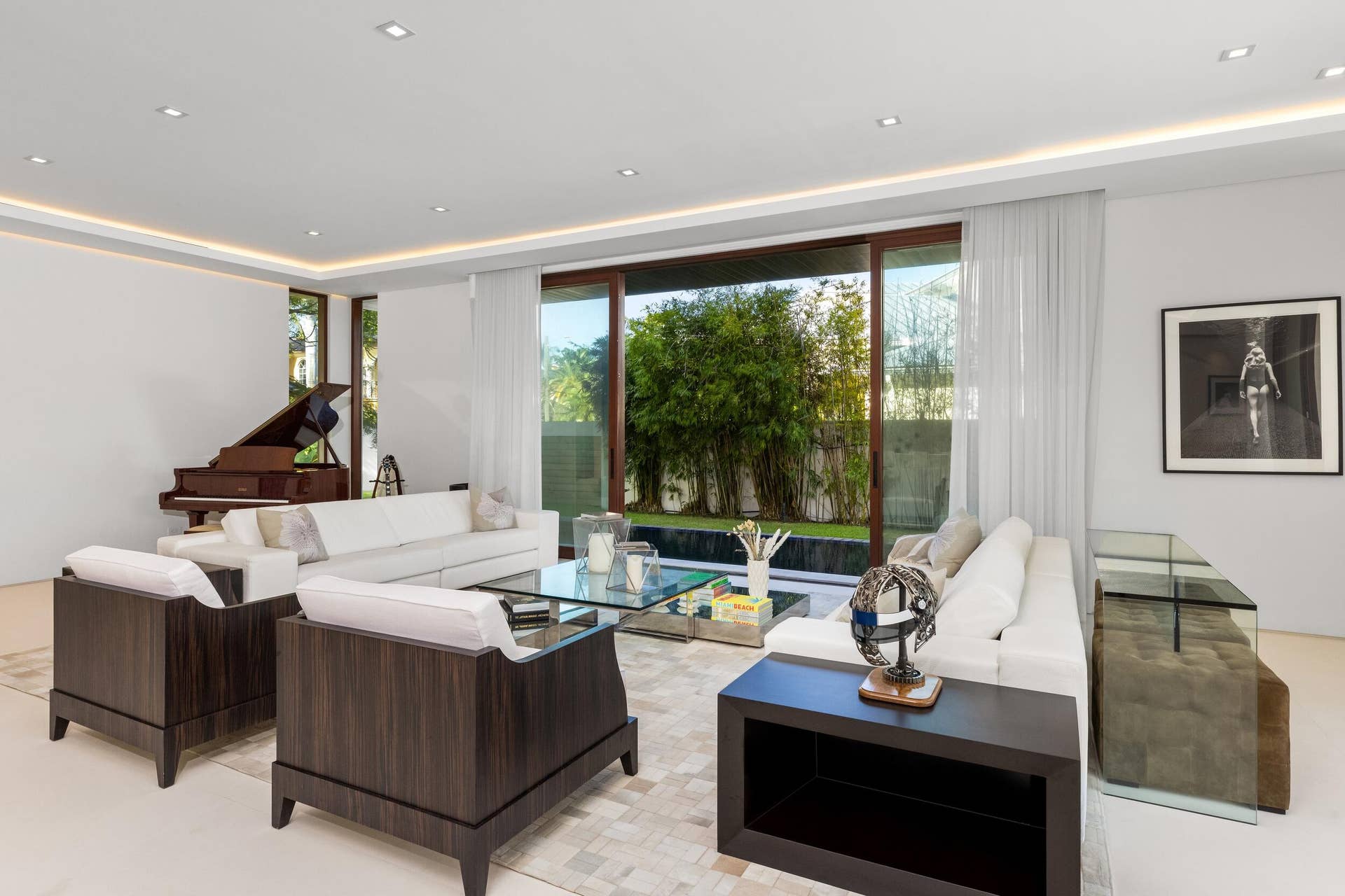 10 Pelican Drive, Fort Lauderdale, FL 33301 Living Area