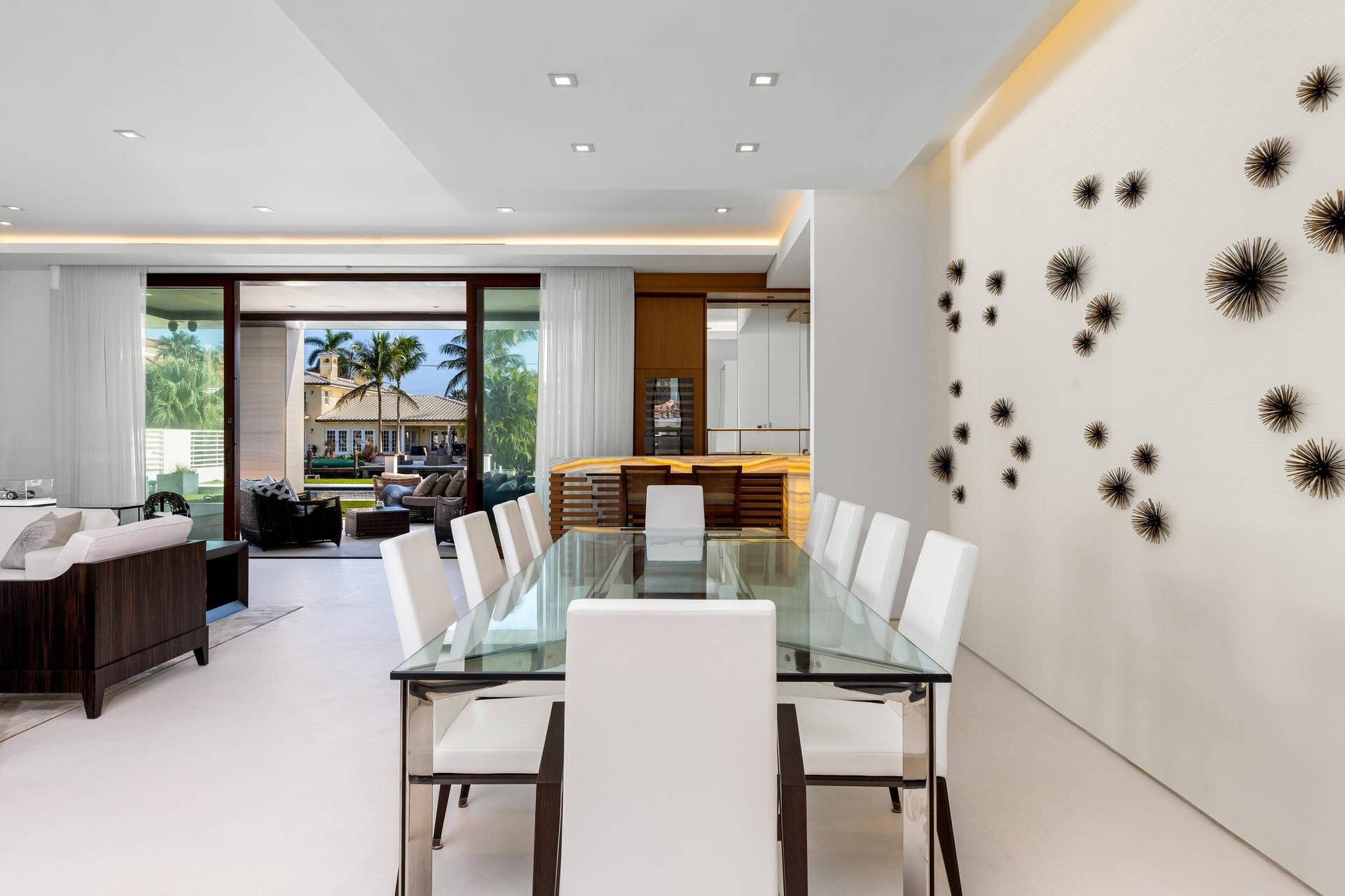 10 Pelican Drive, Fort Lauderdale, FL 33301 Dining
