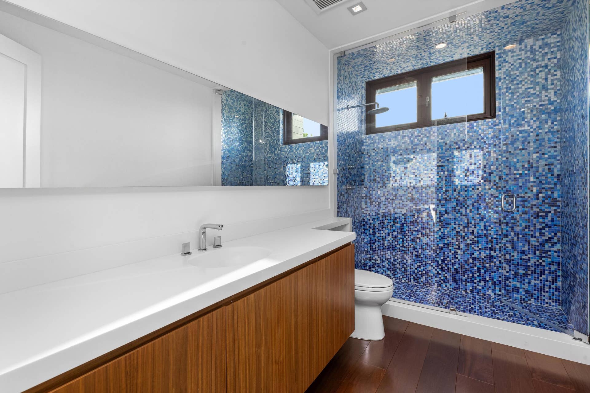 10 Pelican Drive, Fort Lauderdale, FL 33301 Guest Bath 3