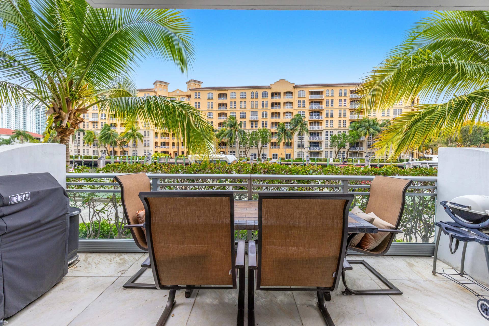 2950 NE 188th Street, #122, Aventura, FL 33180 CJ5A2458