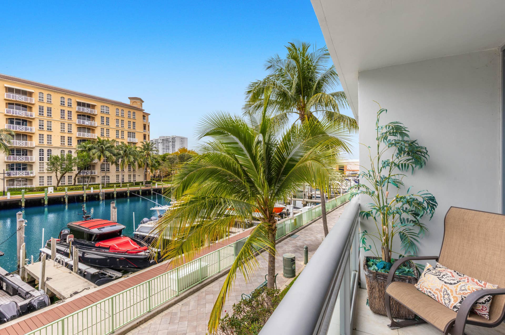 2950 NE 188th Street, #122, Aventura, FL 33180 CJ5A2588