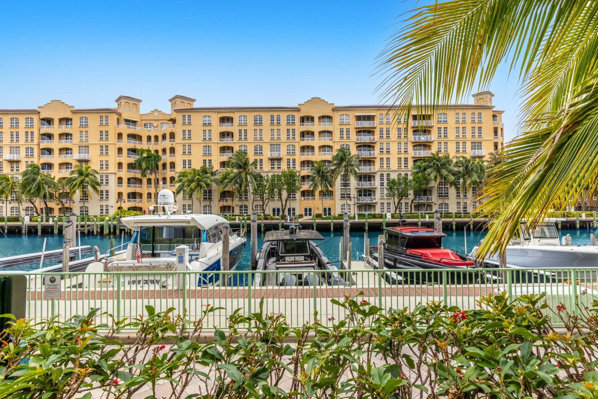 2950 NE 188th Street, #122, Aventura, FL 33180 CJ5A2483