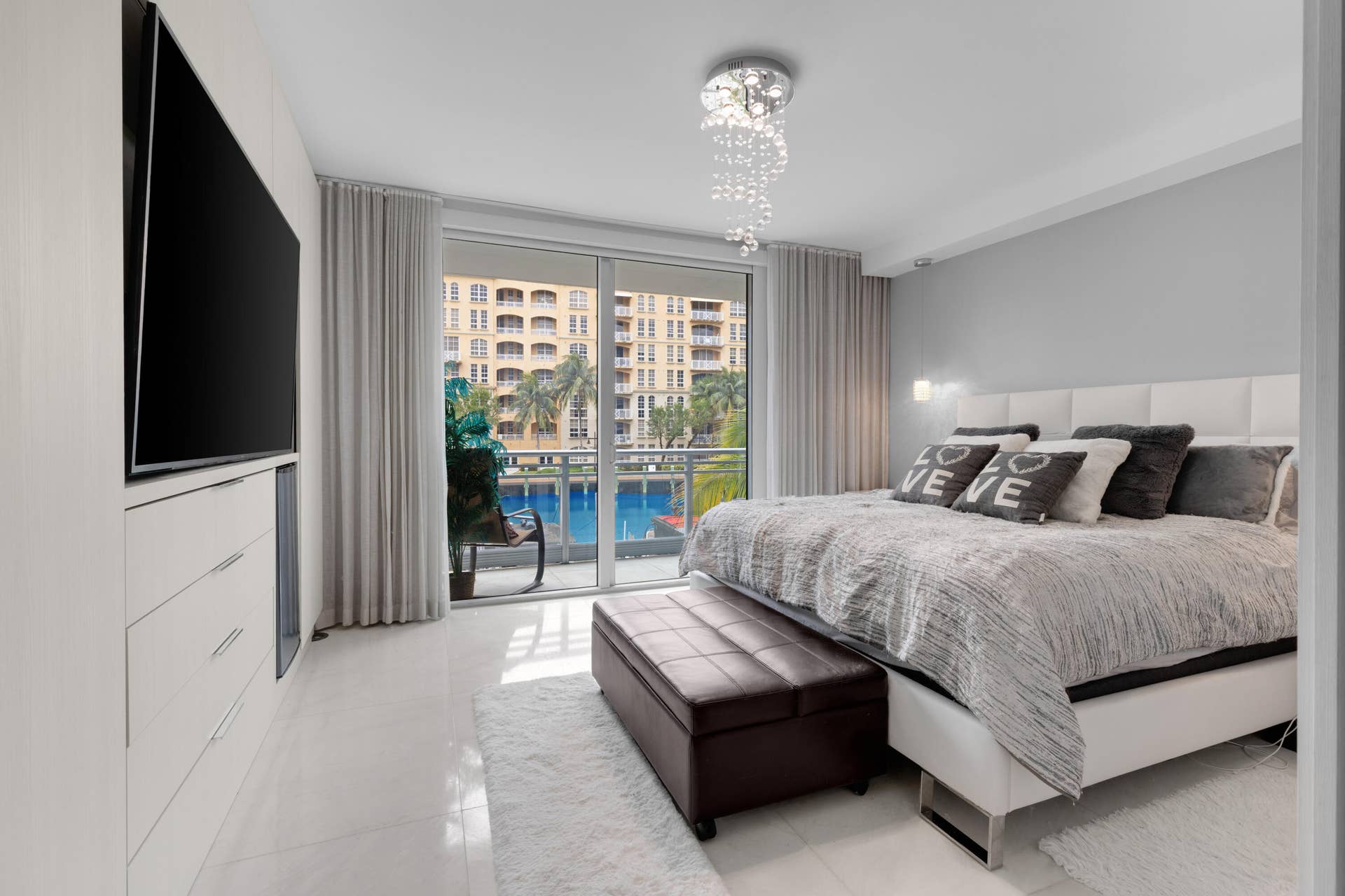 2950 NE 188th Street, #122, Aventura, FL 33180 CJ5A2542
