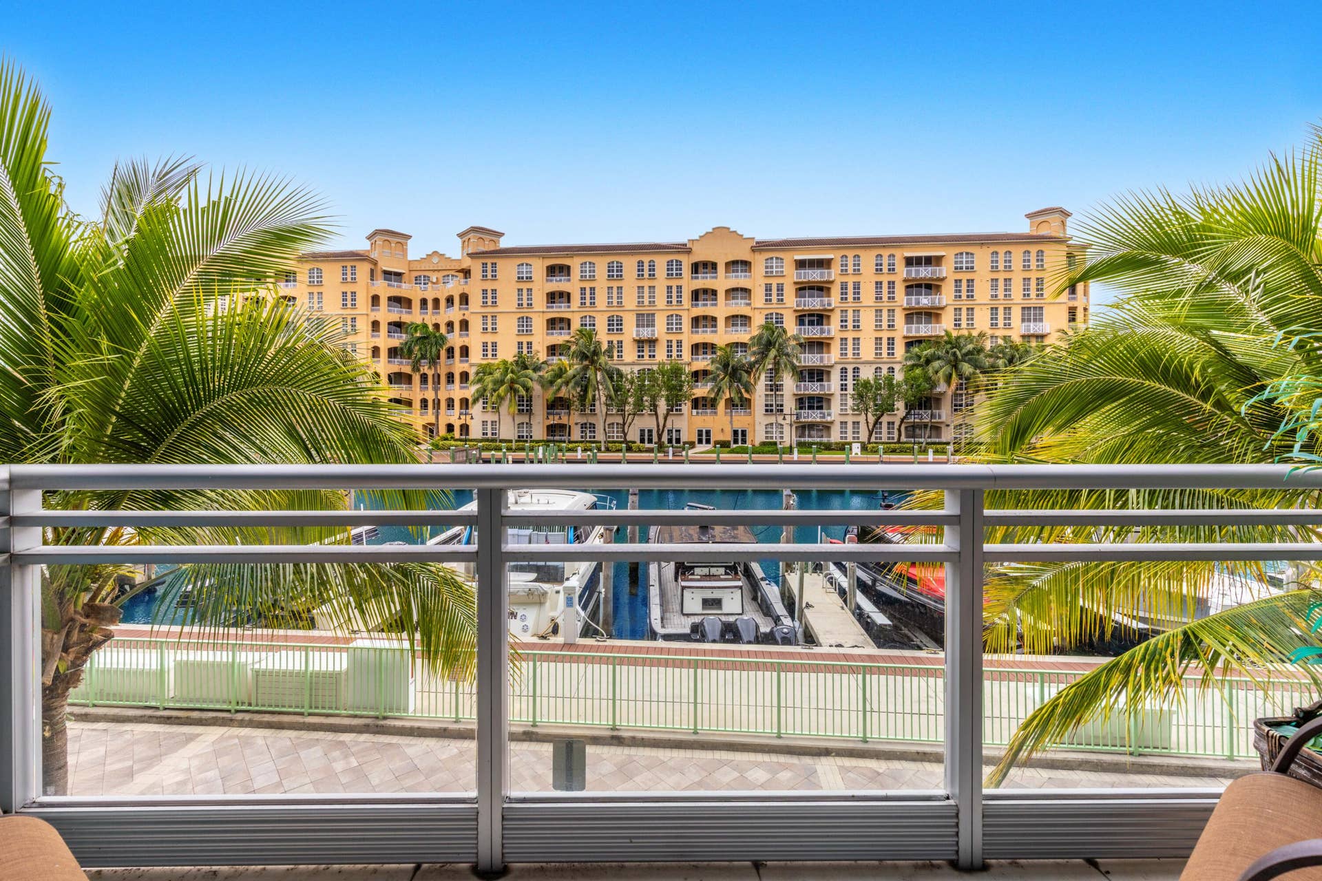 2950 NE 188th Street, #122, Aventura, FL 33180 CJ5A2578