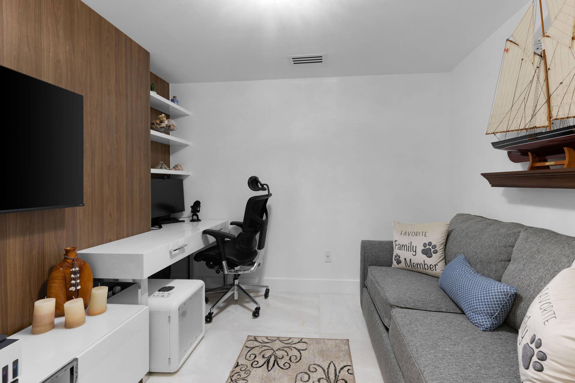 2950 NE 188th Street, #122, Aventura, FL 33180 CJ5A2511