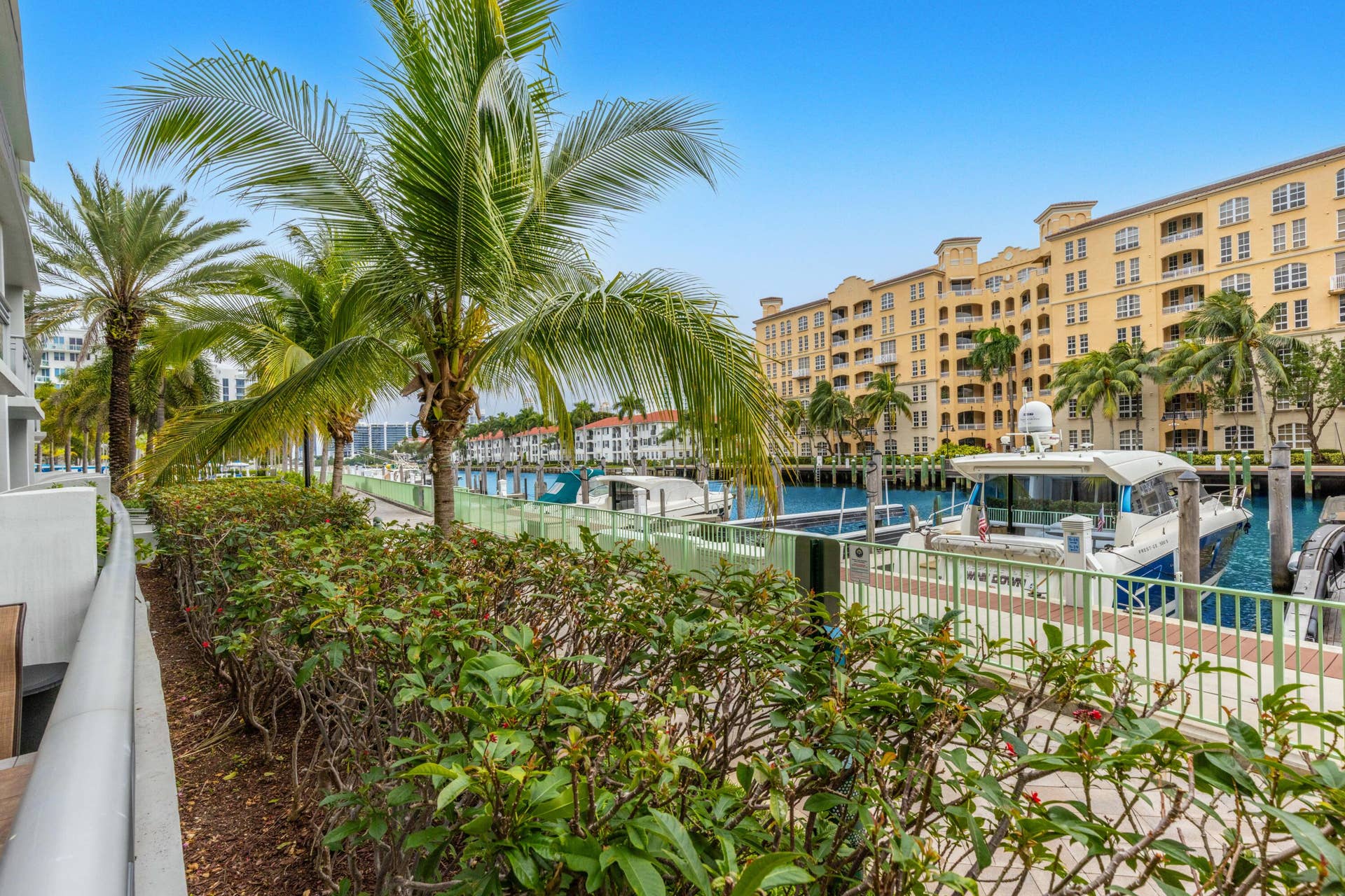 2950 NE 188th Street, #122, Aventura, FL 33180 CJ5A2473