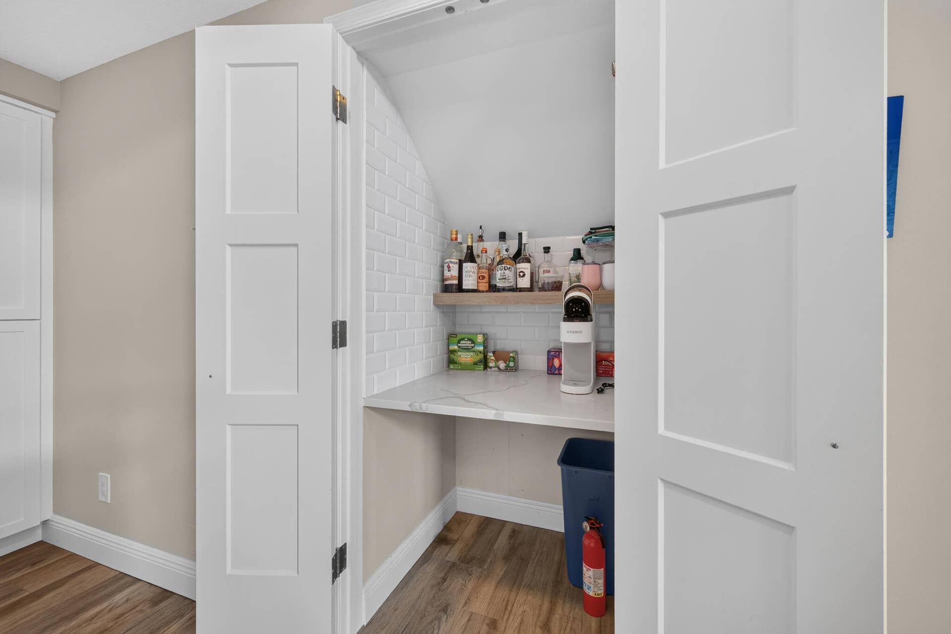 909 Mainsail Circle, Jupiter, FL 33477 Coffee Bar Nook