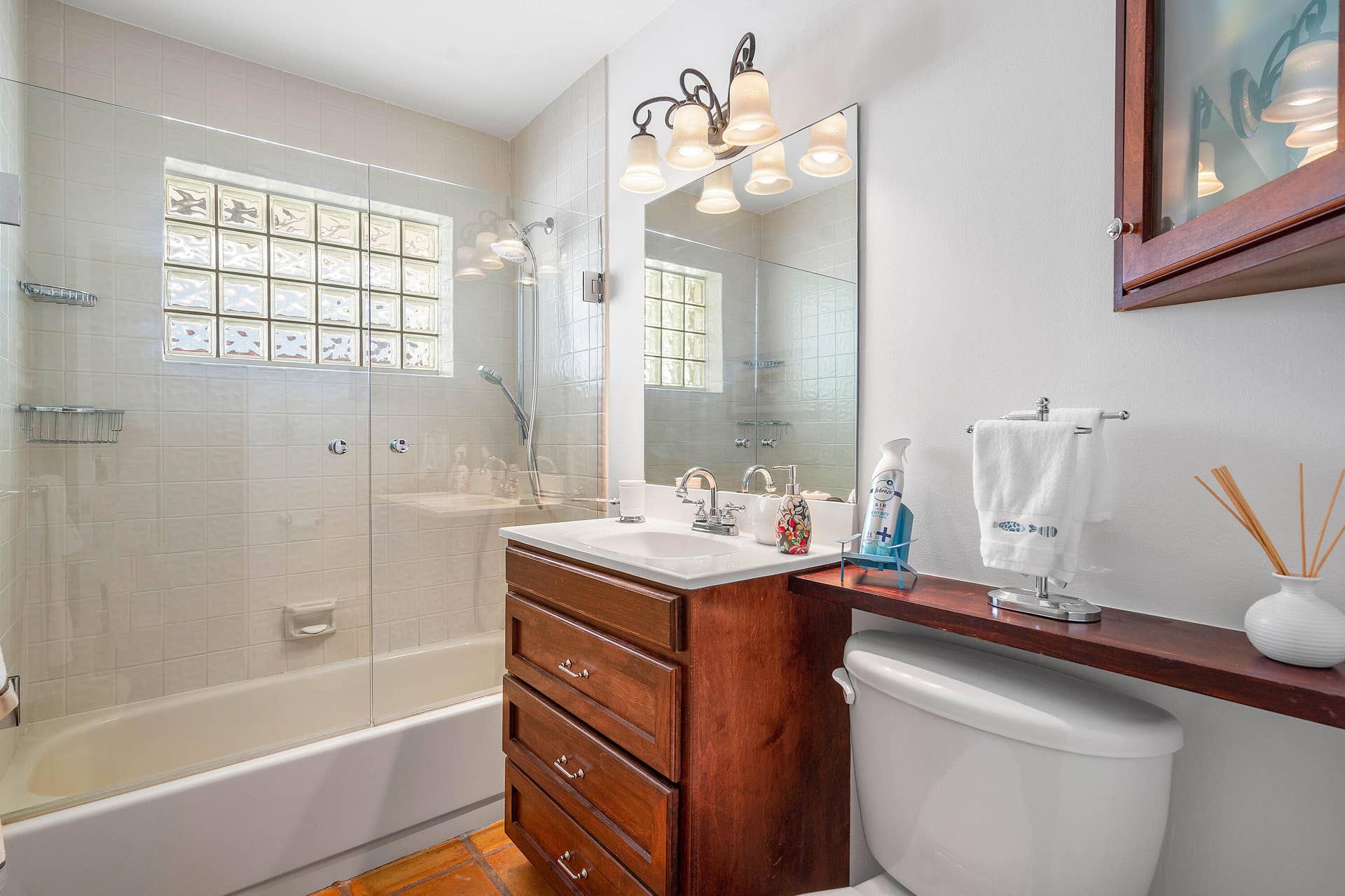 2330 NE 48TH Street NE, Lighthouse Point, Lighthouse Point, FL 33064 Guest bathroom