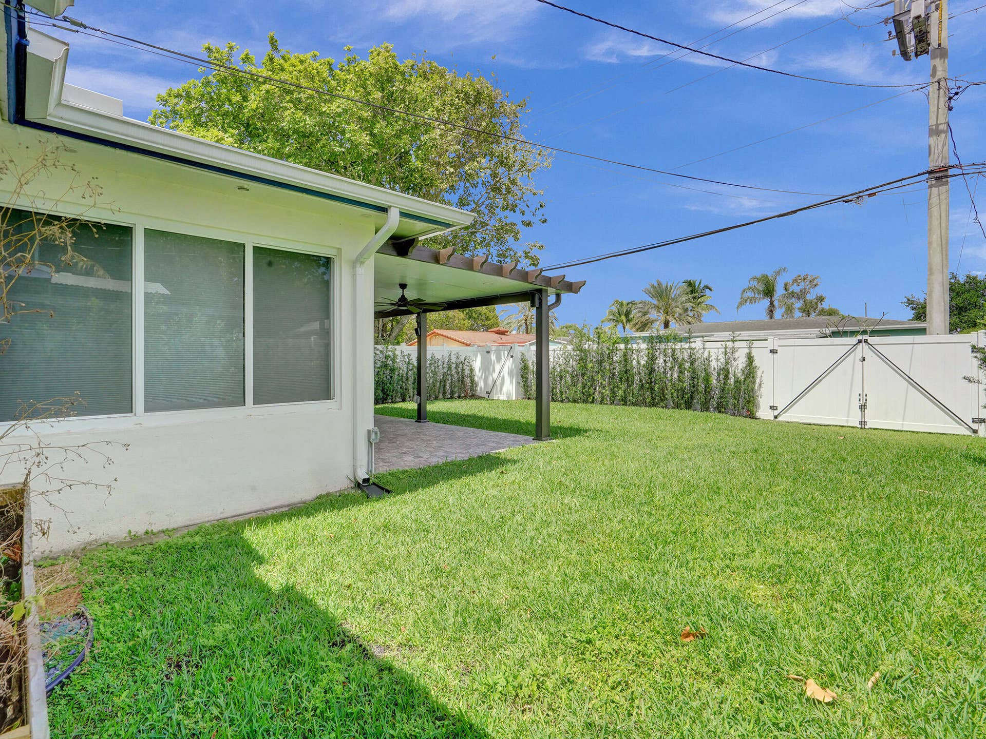 4309 JOHNSON Street, Hollywood, FL 33021 Perfect side of the house for a game of corn hole or to toss the football while you watch the big game.